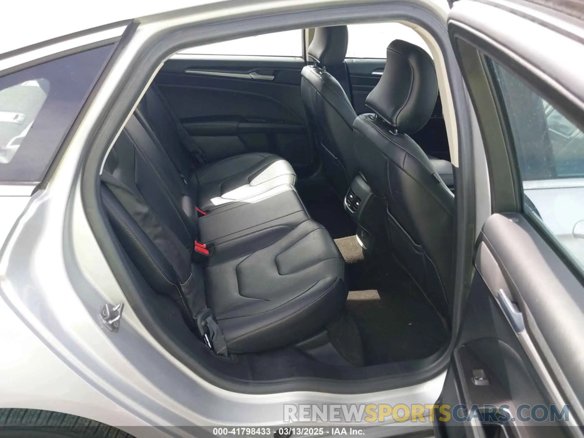 8 Photograph of a damaged car 3FA6P0SU5KR228638 FORD FUSION ENERGI 2019