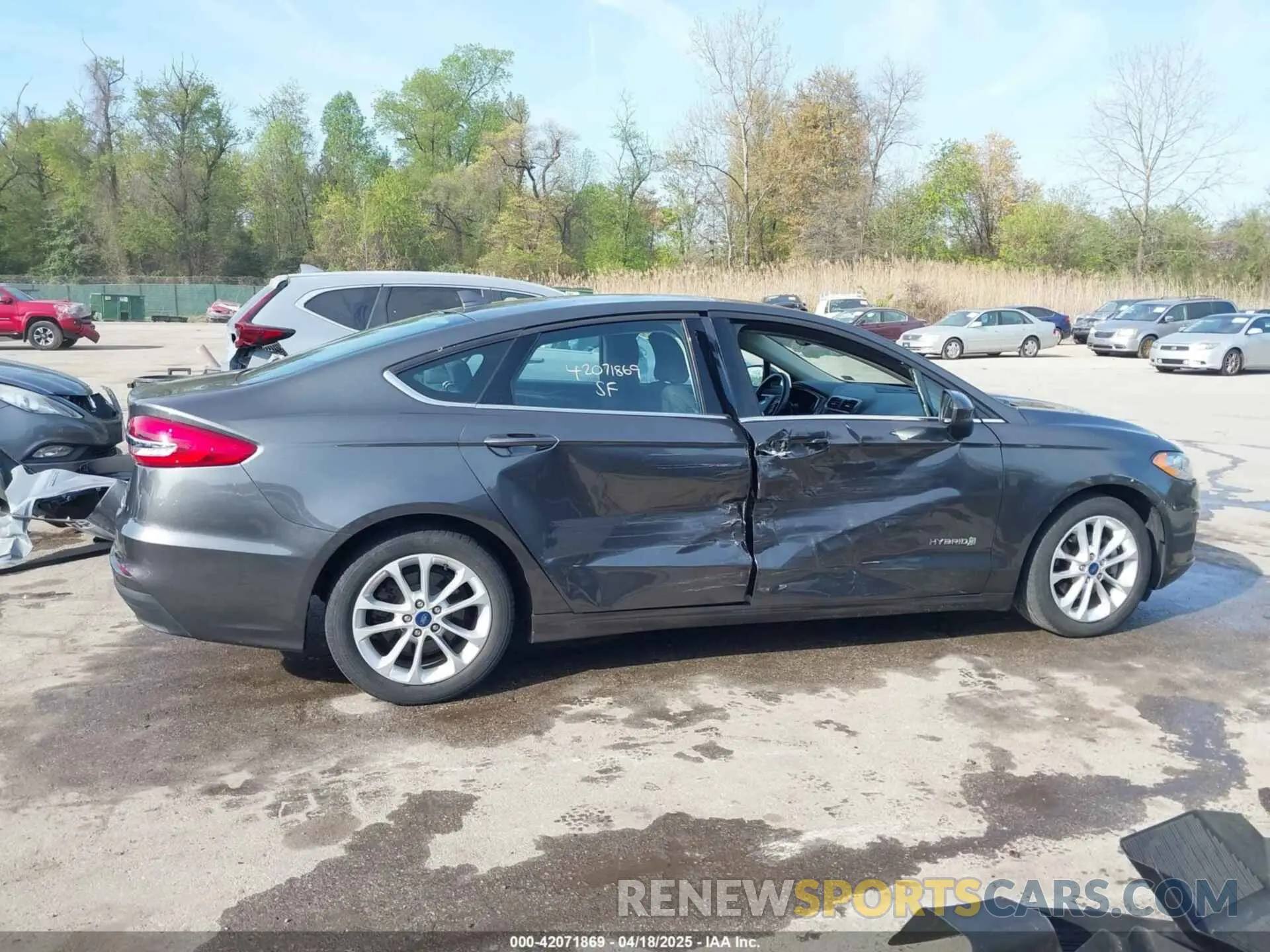 13 Photograph of a damaged car 3FA6P0LU0KR125609 FORD FUSION HYBRID 2019