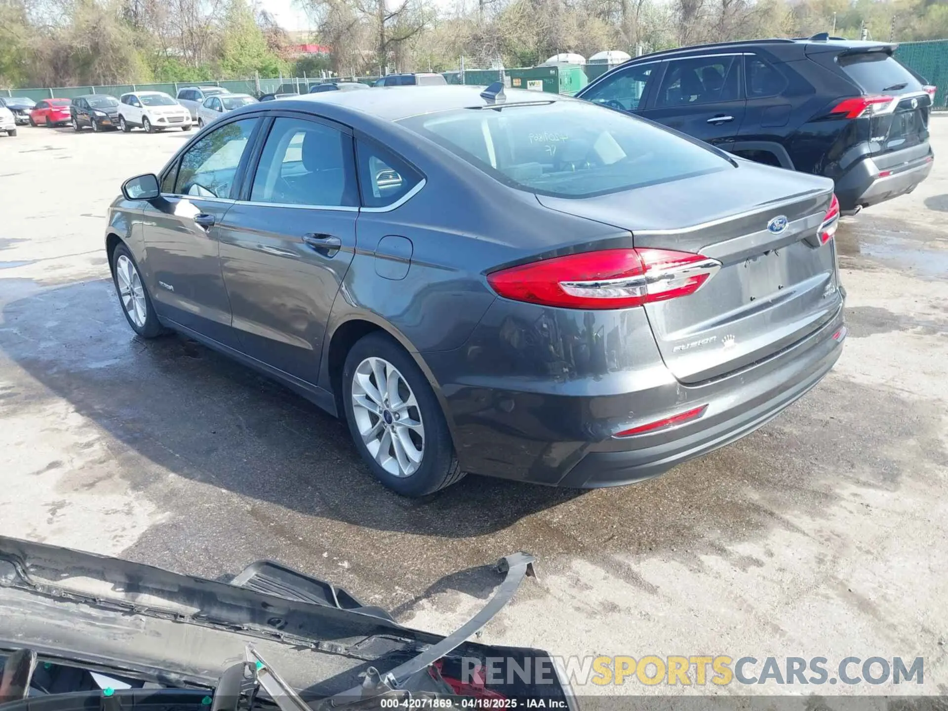 3 Photograph of a damaged car 3FA6P0LU0KR125609 FORD FUSION HYBRID 2019