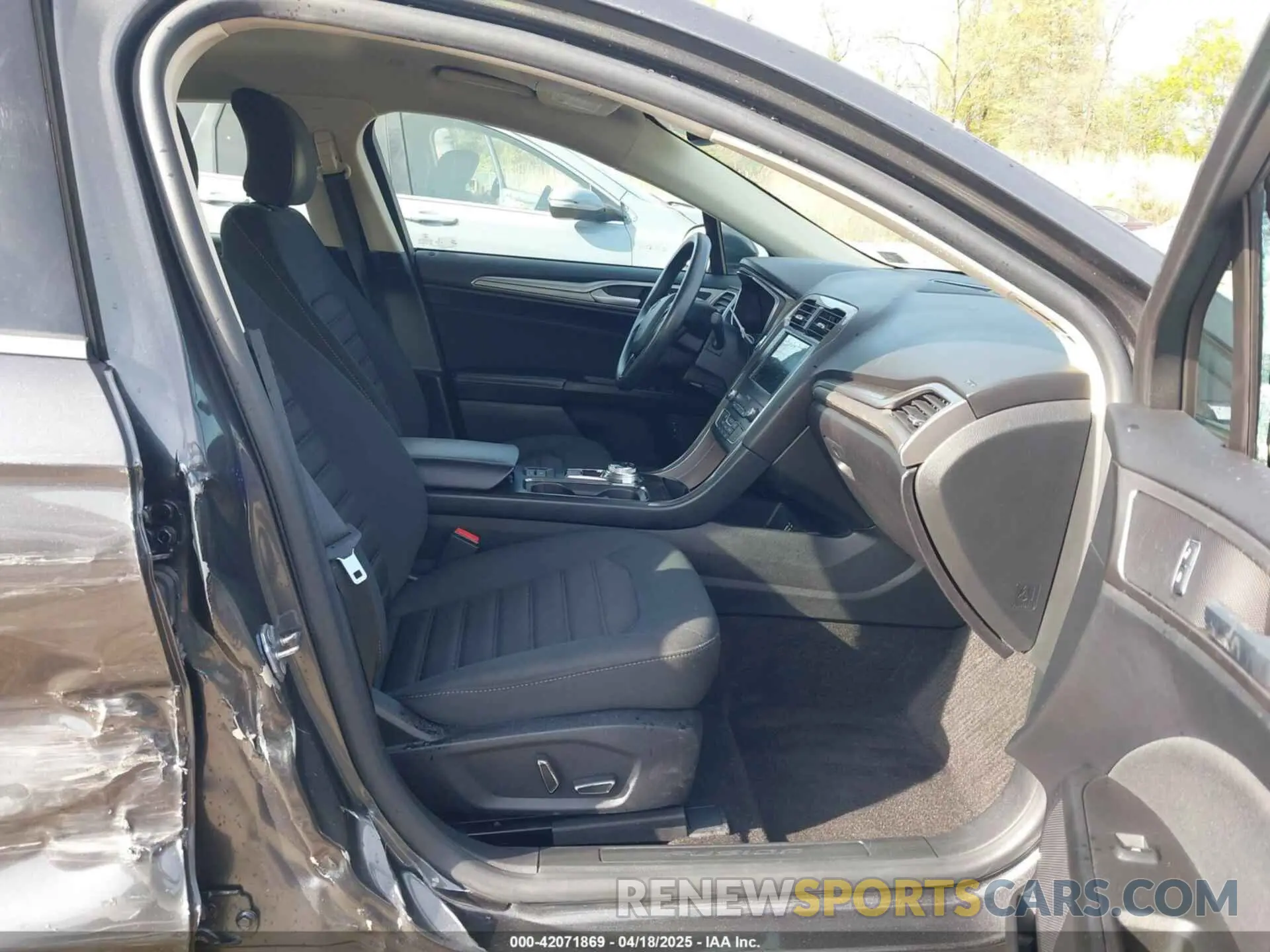 5 Photograph of a damaged car 3FA6P0LU0KR125609 FORD FUSION HYBRID 2019