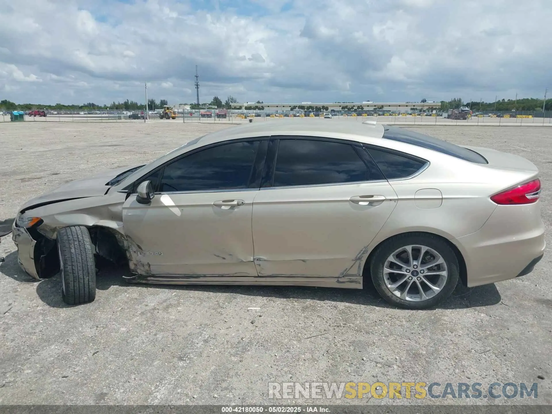 14 Photograph of a damaged car 3FA6P0LU0KR155046 FORD FUSION HYBRID 2019