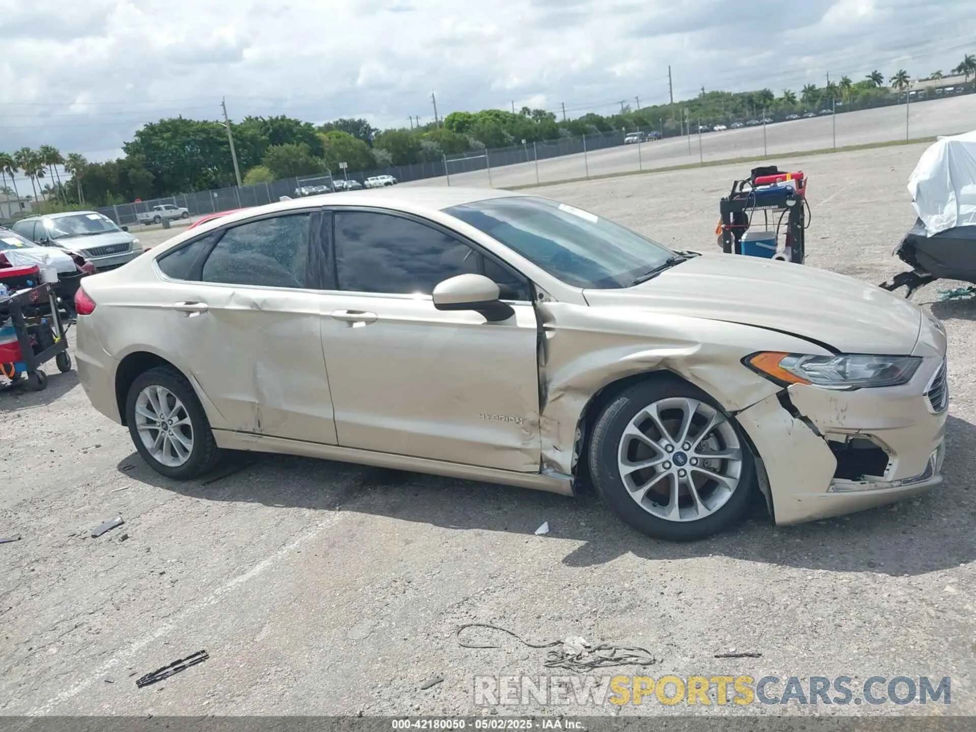18 Photograph of a damaged car 3FA6P0LU0KR155046 FORD FUSION HYBRID 2019