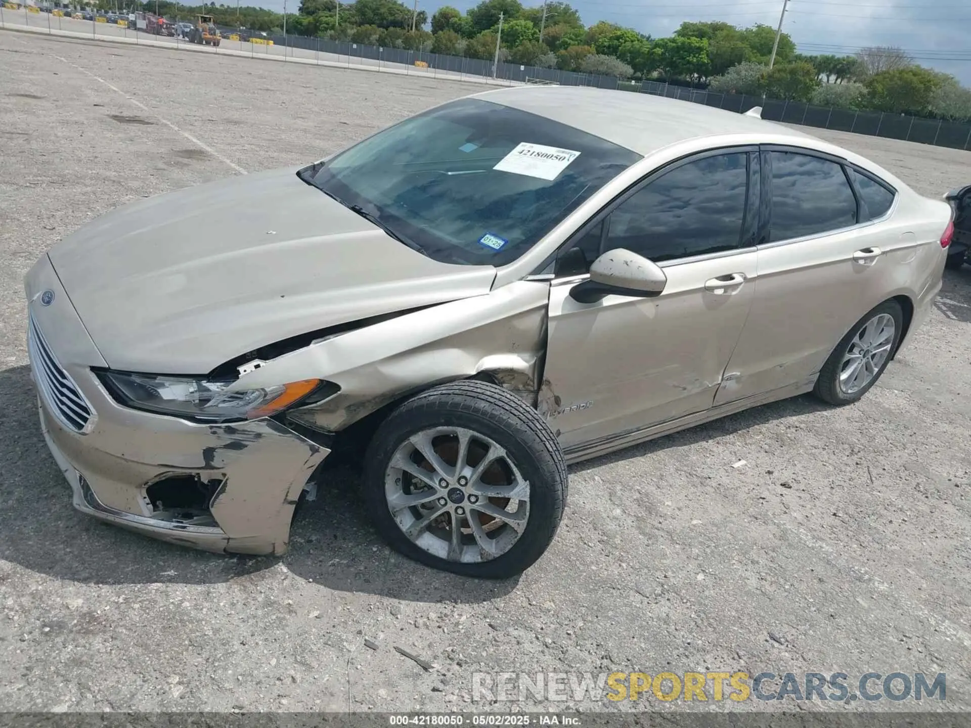 2 Photograph of a damaged car 3FA6P0LU0KR155046 FORD FUSION HYBRID 2019