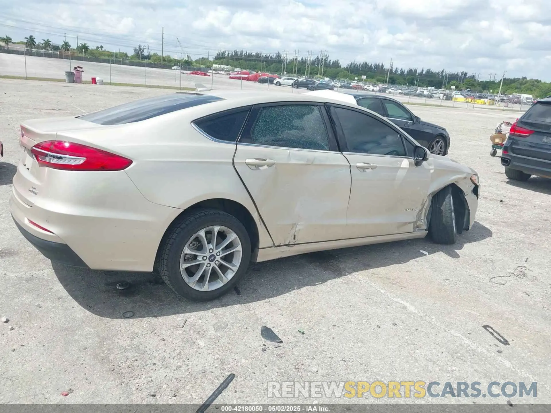 20 Photograph of a damaged car 3FA6P0LU0KR155046 FORD FUSION HYBRID 2019