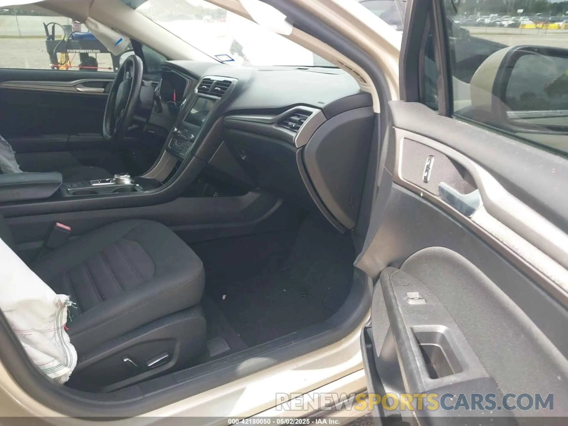 5 Photograph of a damaged car 3FA6P0LU0KR155046 FORD FUSION HYBRID 2019