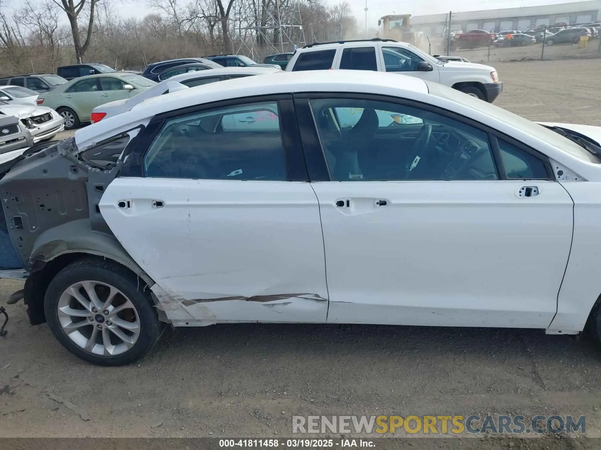 13 Photograph of a damaged car 3FA6P0LU0KR164670 FORD FUSION HYBRID 2019