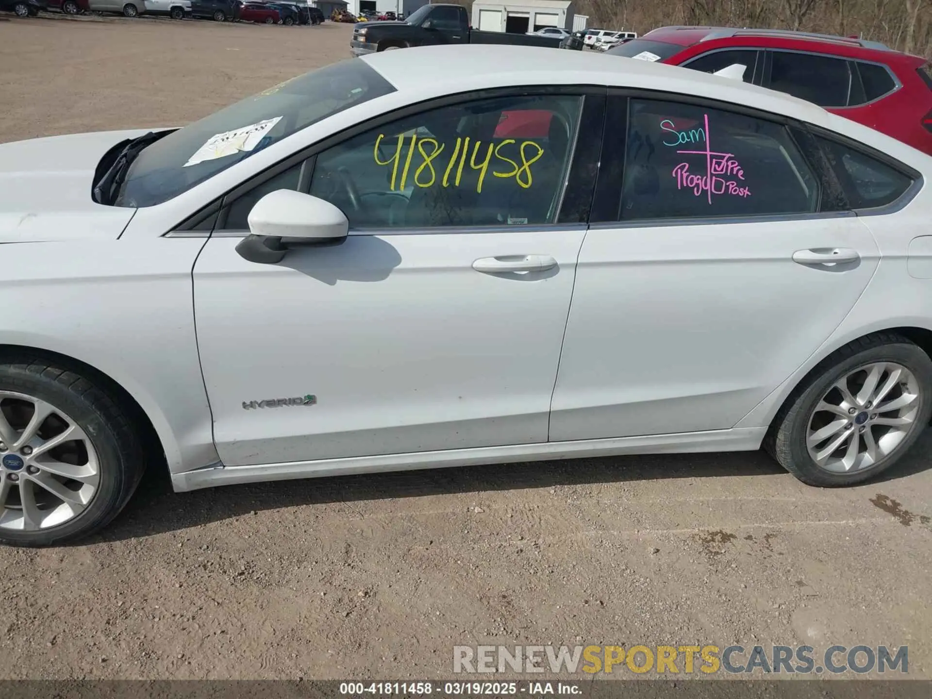 14 Photograph of a damaged car 3FA6P0LU0KR164670 FORD FUSION HYBRID 2019