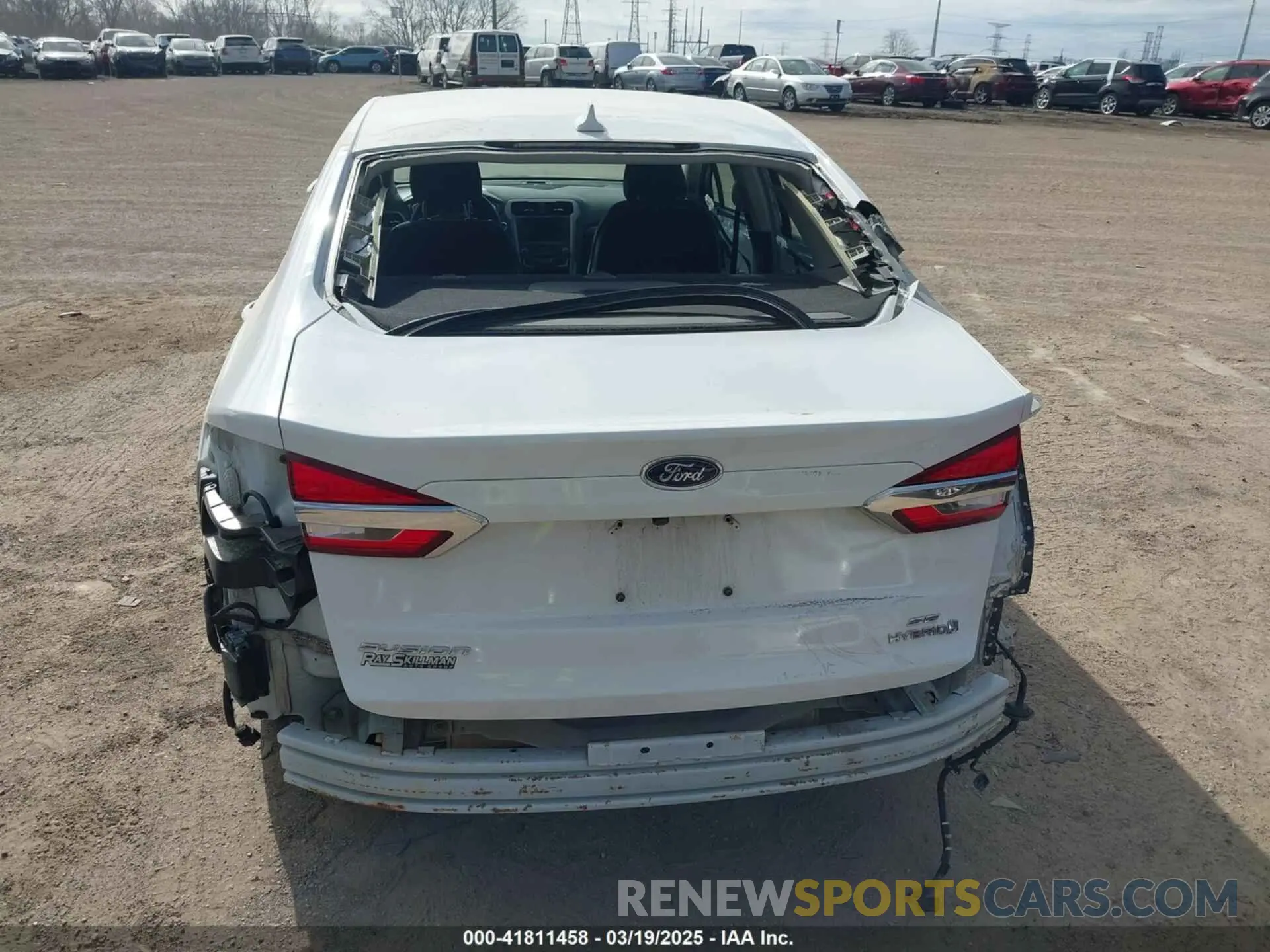 17 Photograph of a damaged car 3FA6P0LU0KR164670 FORD FUSION HYBRID 2019