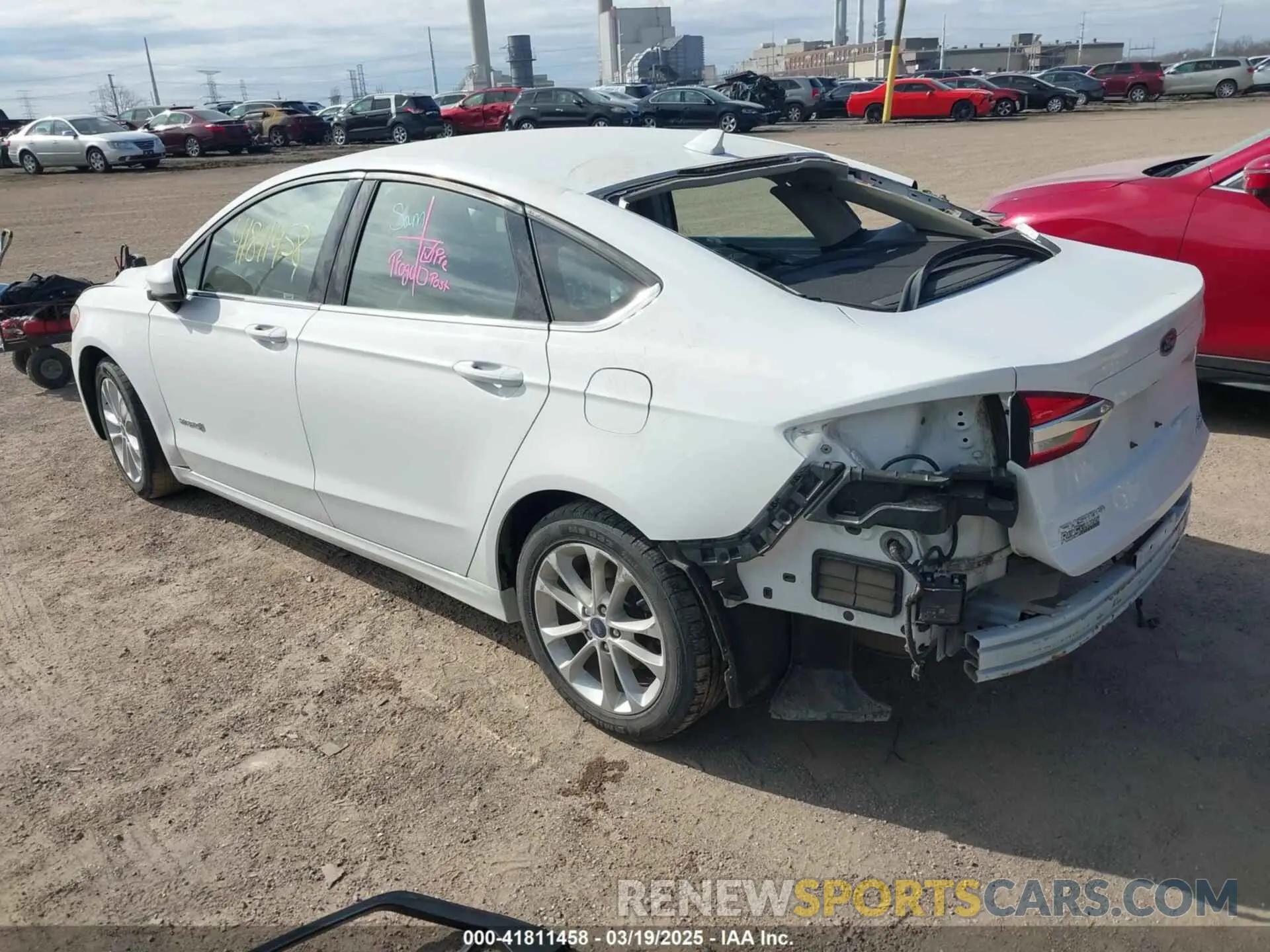3 Photograph of a damaged car 3FA6P0LU0KR164670 FORD FUSION HYBRID 2019