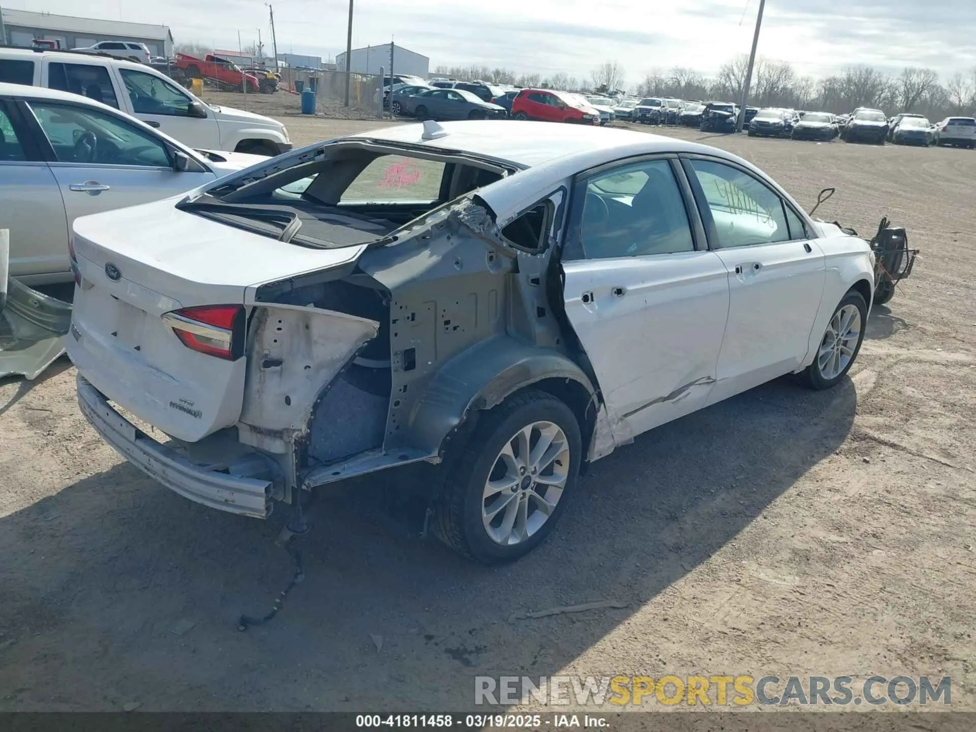 4 Photograph of a damaged car 3FA6P0LU0KR164670 FORD FUSION HYBRID 2019