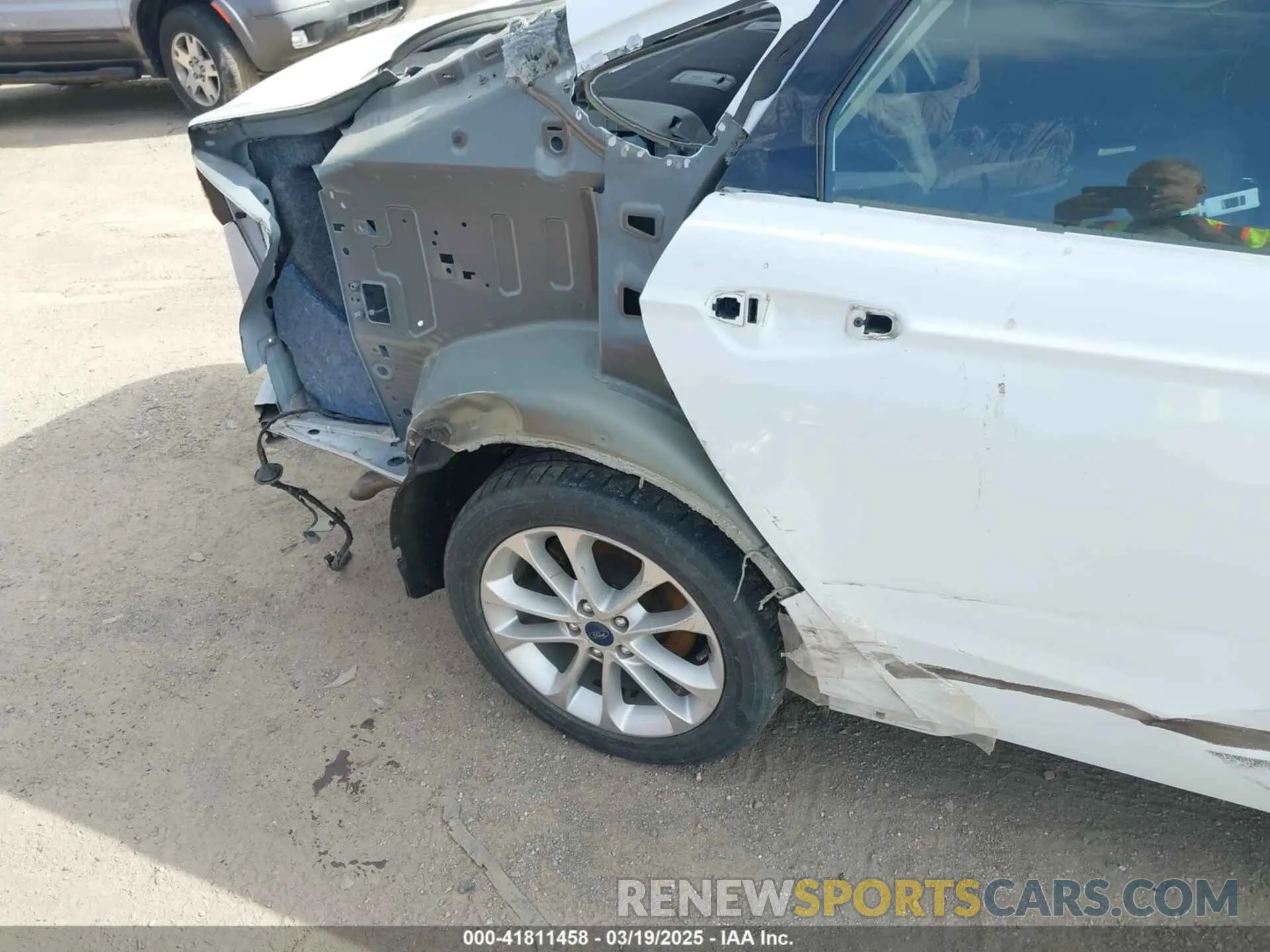 6 Photograph of a damaged car 3FA6P0LU0KR164670 FORD FUSION HYBRID 2019