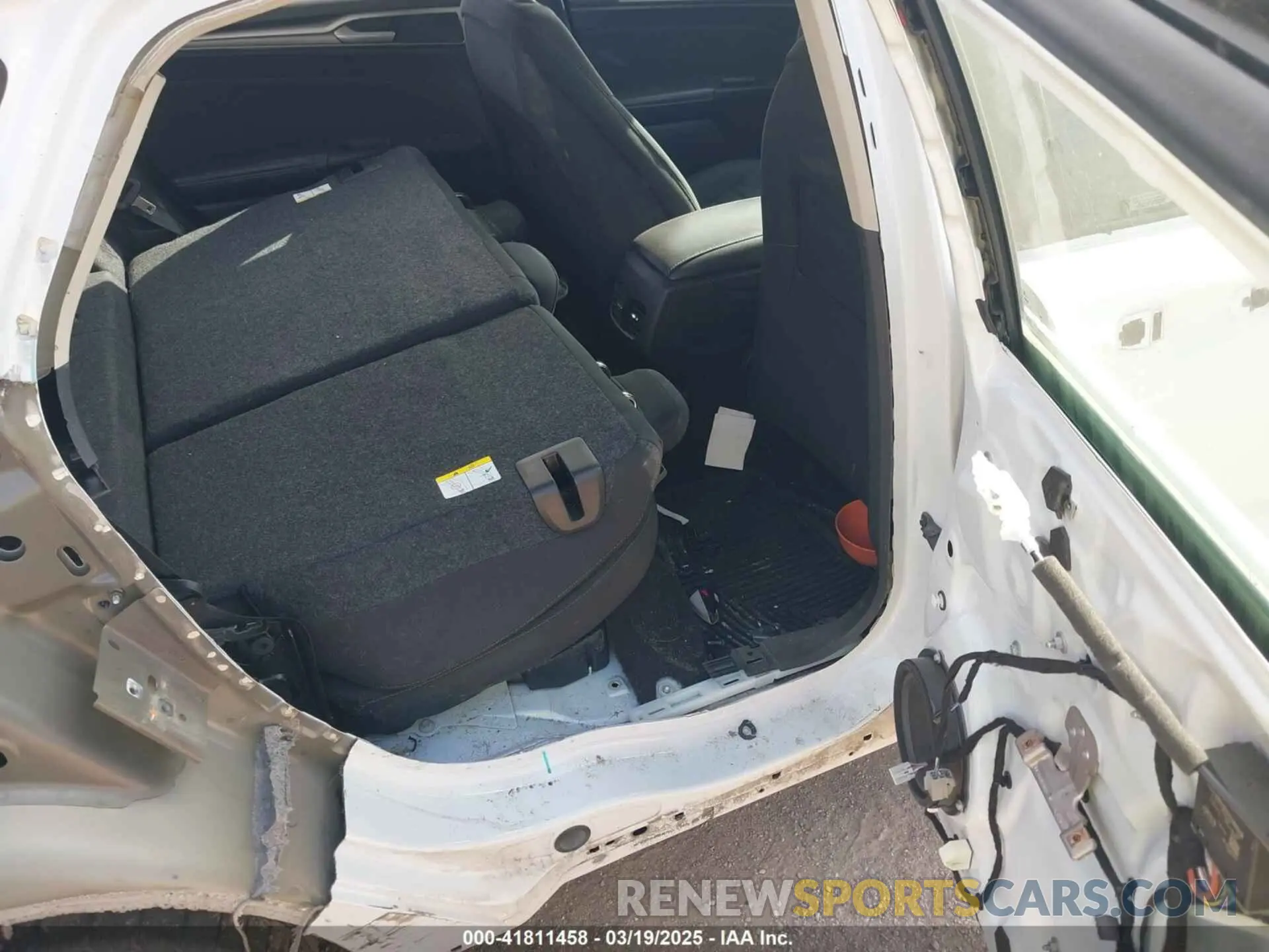 8 Photograph of a damaged car 3FA6P0LU0KR164670 FORD FUSION HYBRID 2019