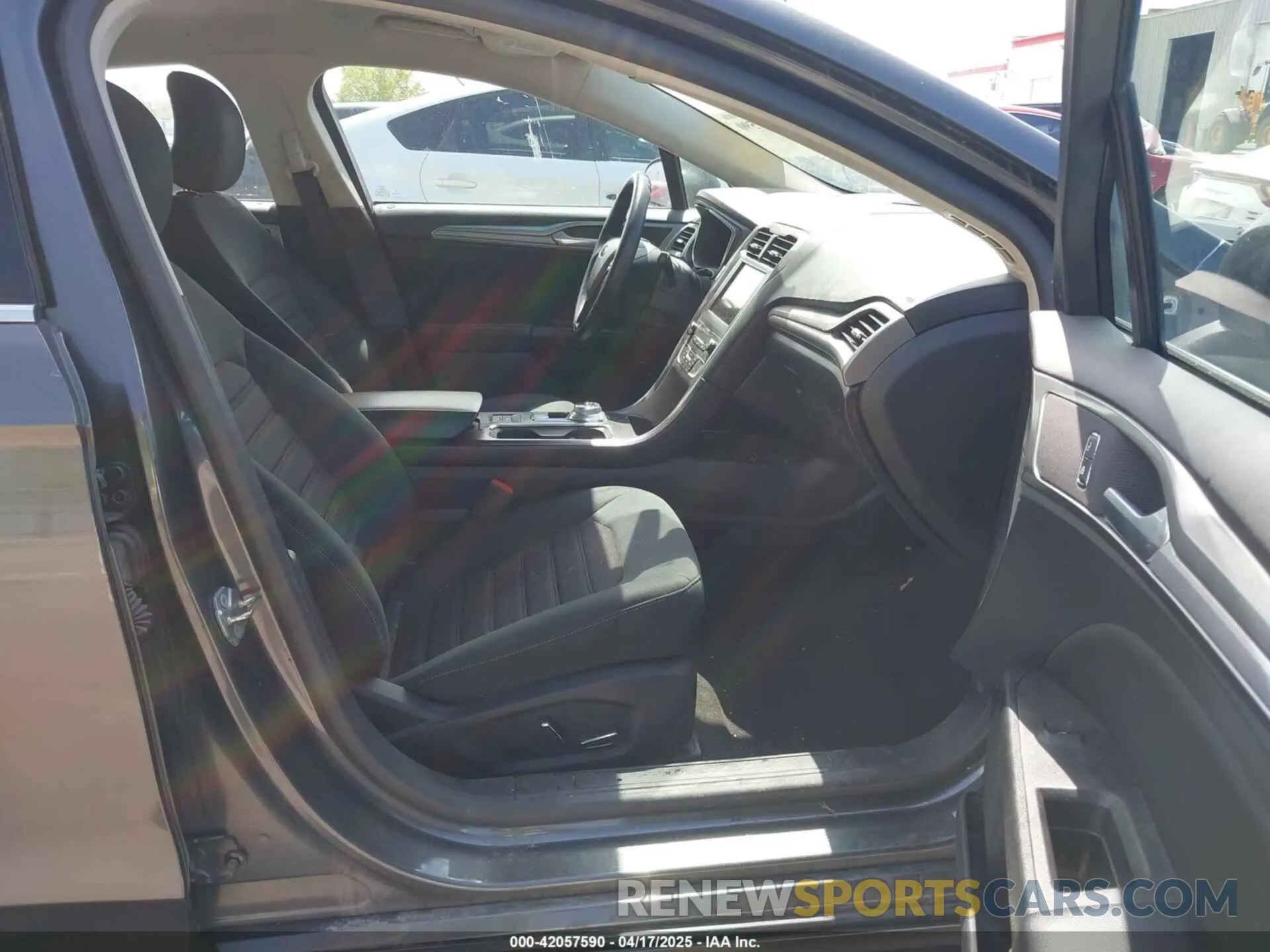 5 Photograph of a damaged car 3FA6P0LU0KR216668 FORD FUSION HYBRID 2019