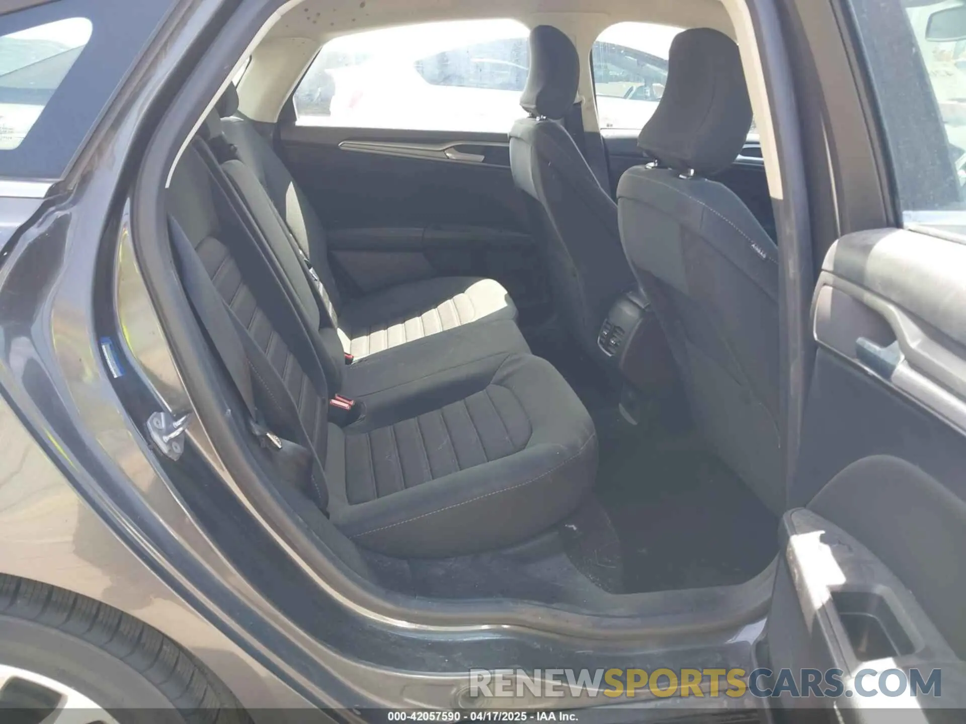 8 Photograph of a damaged car 3FA6P0LU0KR216668 FORD FUSION HYBRID 2019