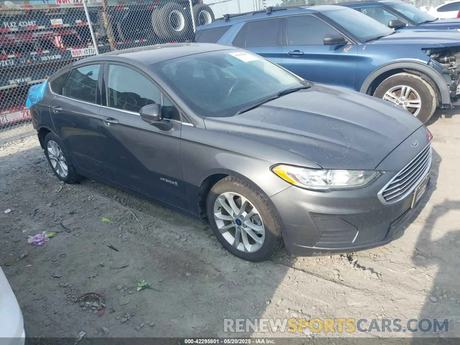 1 Photograph of a damaged car 3FA6P0LU0KR240422 FORD FUSION HYBRID 2019