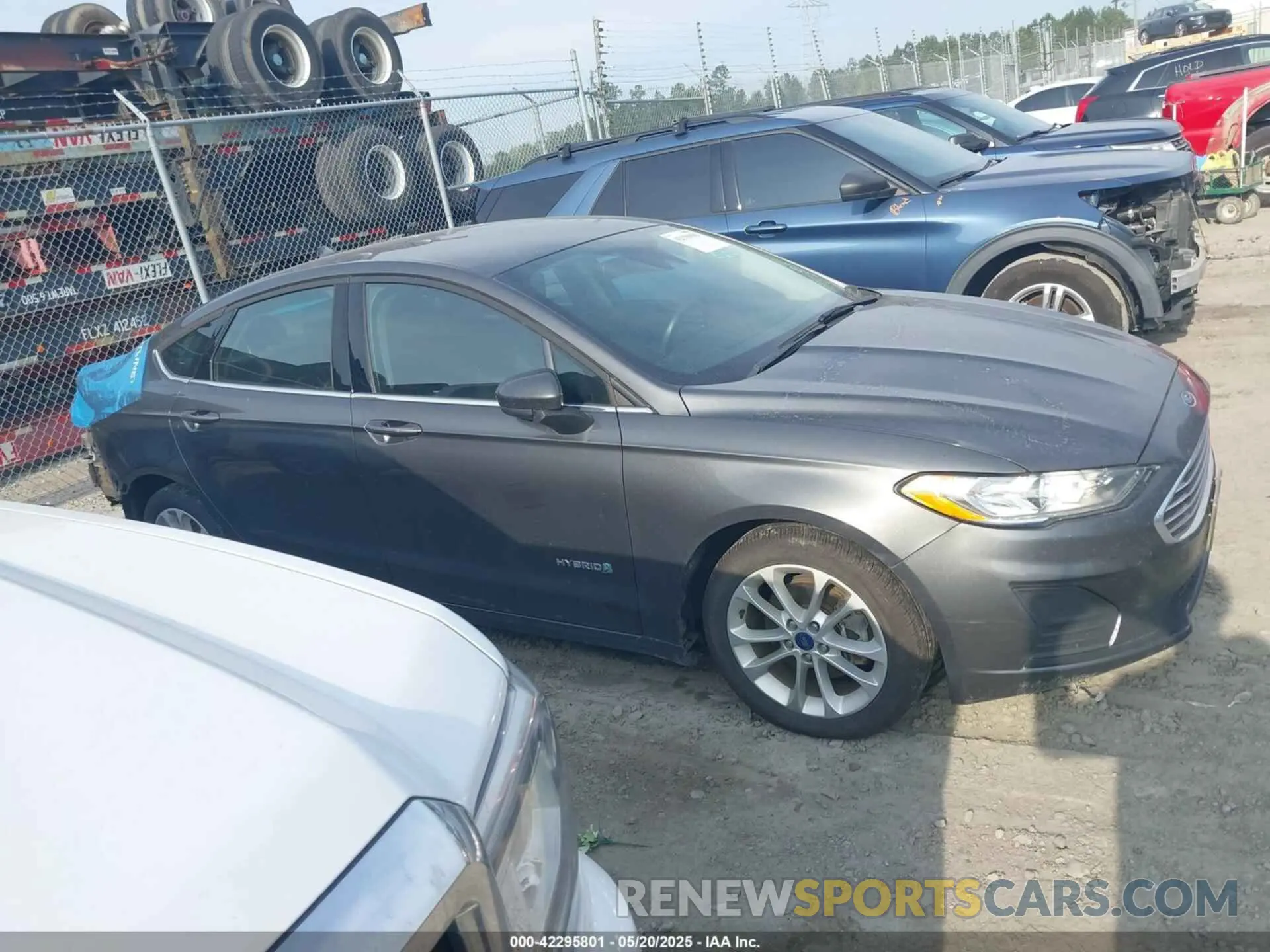 13 Photograph of a damaged car 3FA6P0LU0KR240422 FORD FUSION HYBRID 2019