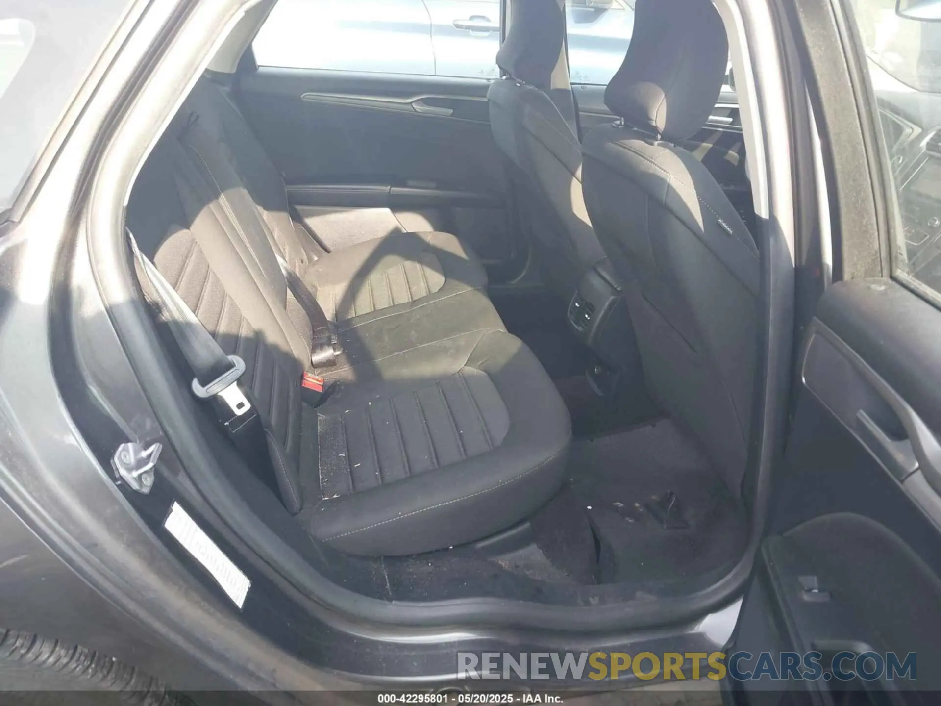 8 Photograph of a damaged car 3FA6P0LU0KR240422 FORD FUSION HYBRID 2019