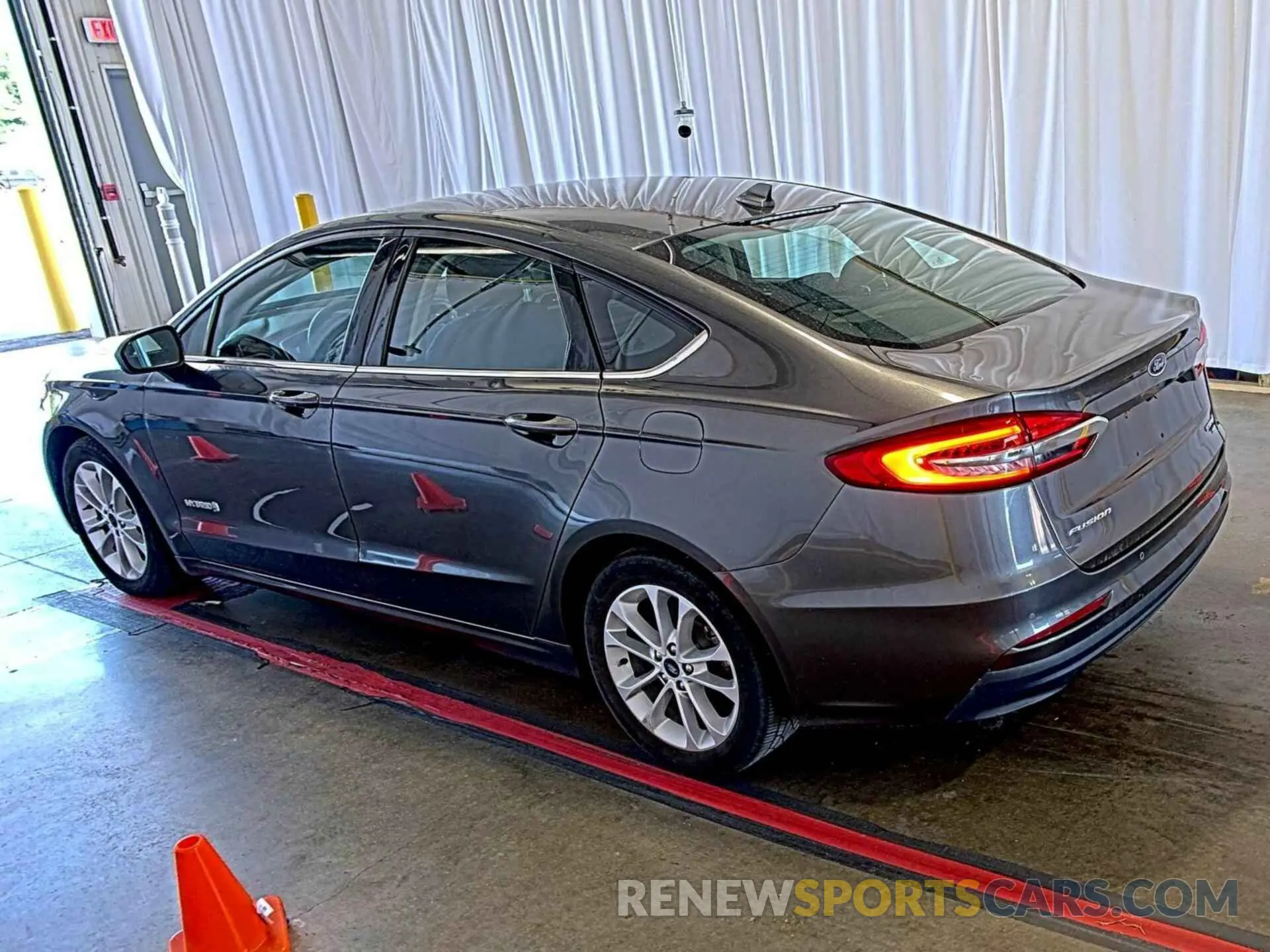 2 Photograph of a damaged car 3FA6P0LU0KR255633 FORD FUSION HYBRID 2019