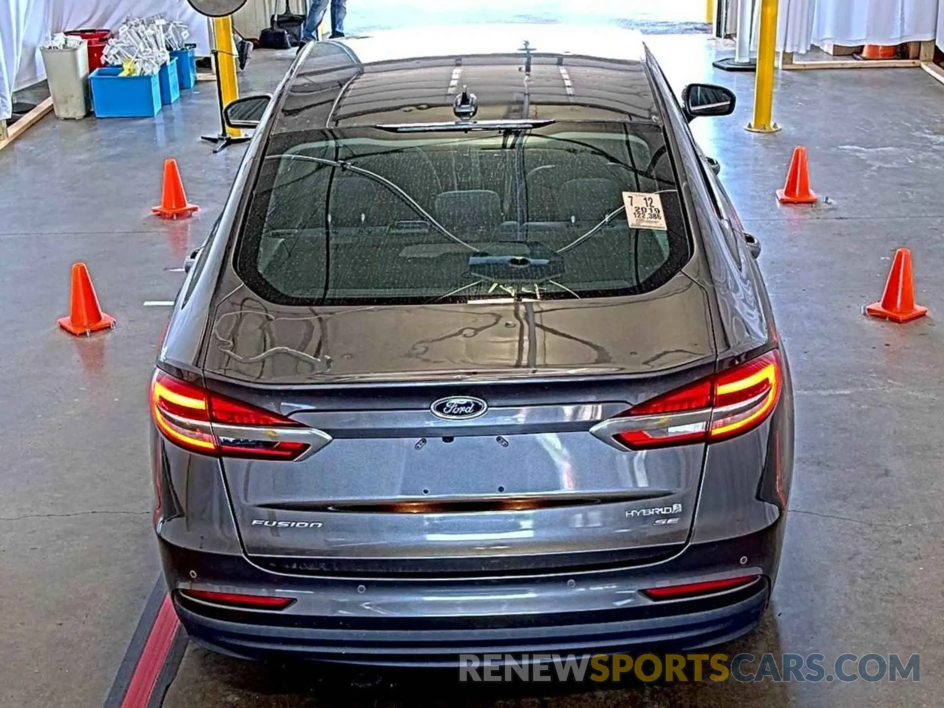 32 Photograph of a damaged car 3FA6P0LU0KR255633 FORD FUSION HYBRID 2019