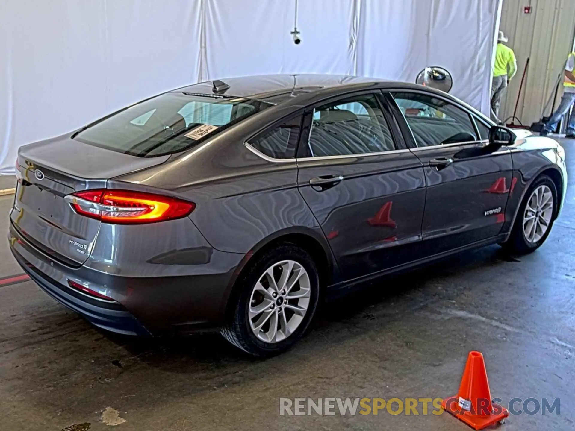 5 Photograph of a damaged car 3FA6P0LU0KR255633 FORD FUSION HYBRID 2019