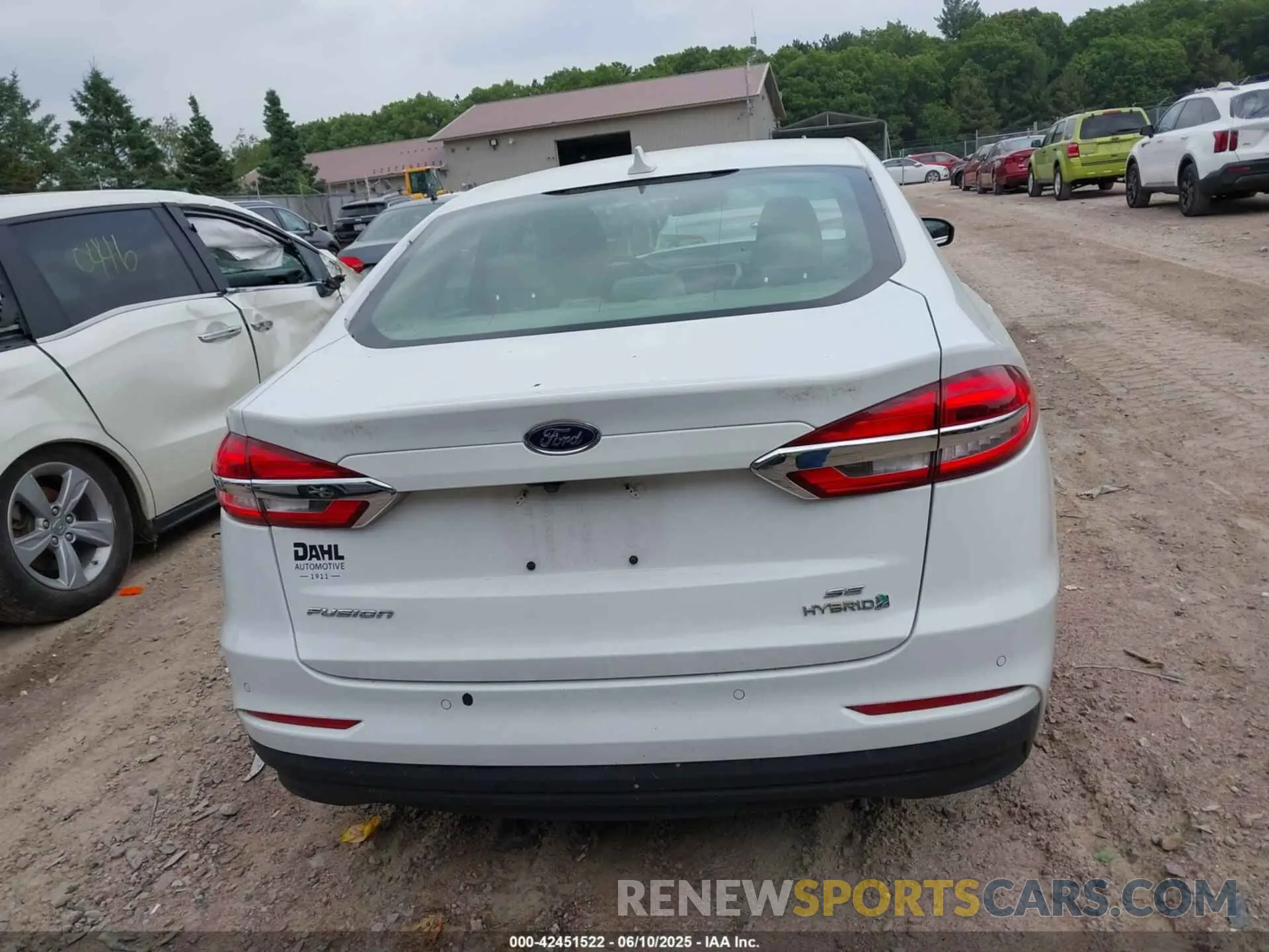 16 Photograph of a damaged car 3FA6P0LU1KR137574 FORD FUSION HYBRID 2019