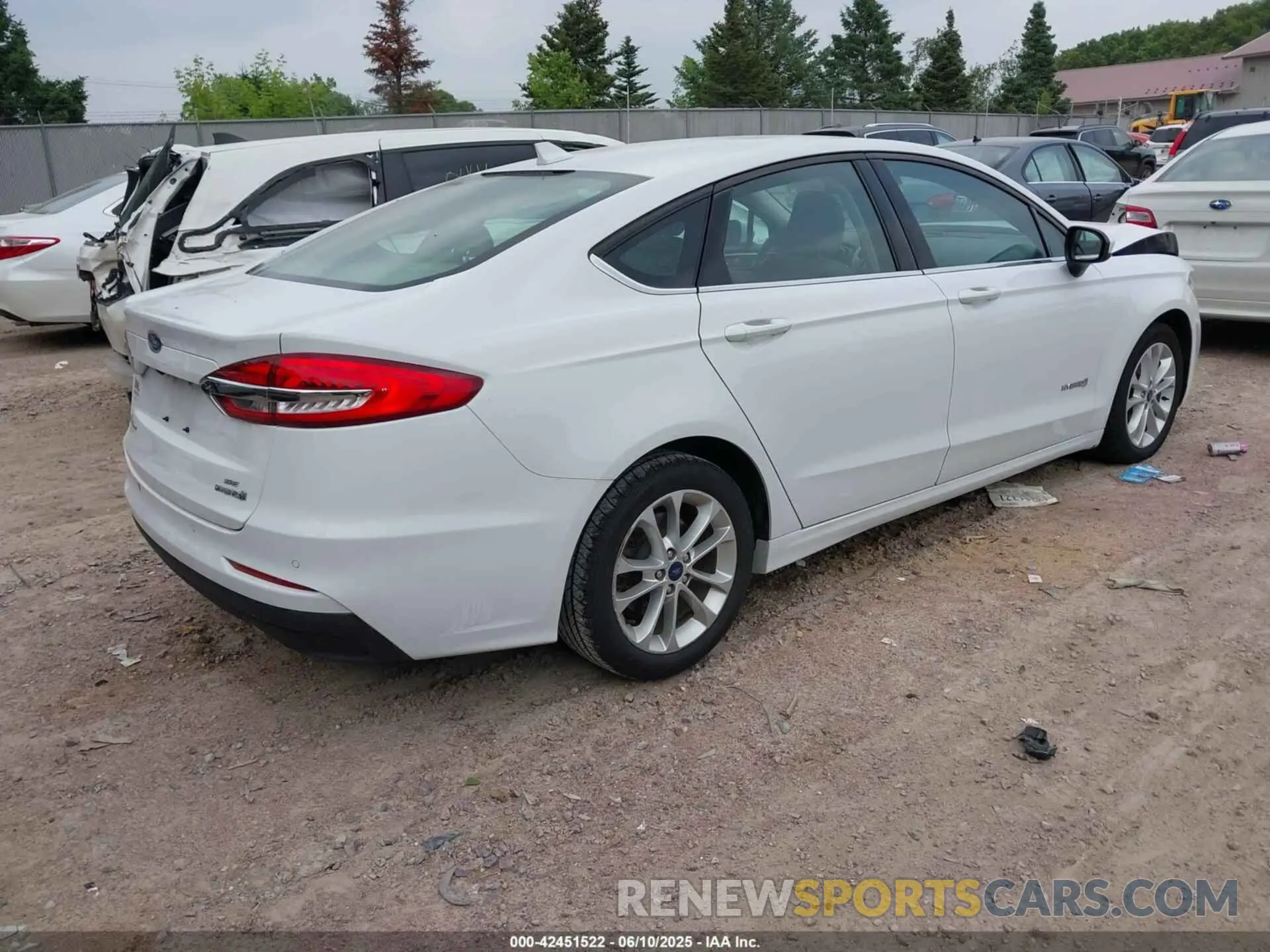 4 Photograph of a damaged car 3FA6P0LU1KR137574 FORD FUSION HYBRID 2019