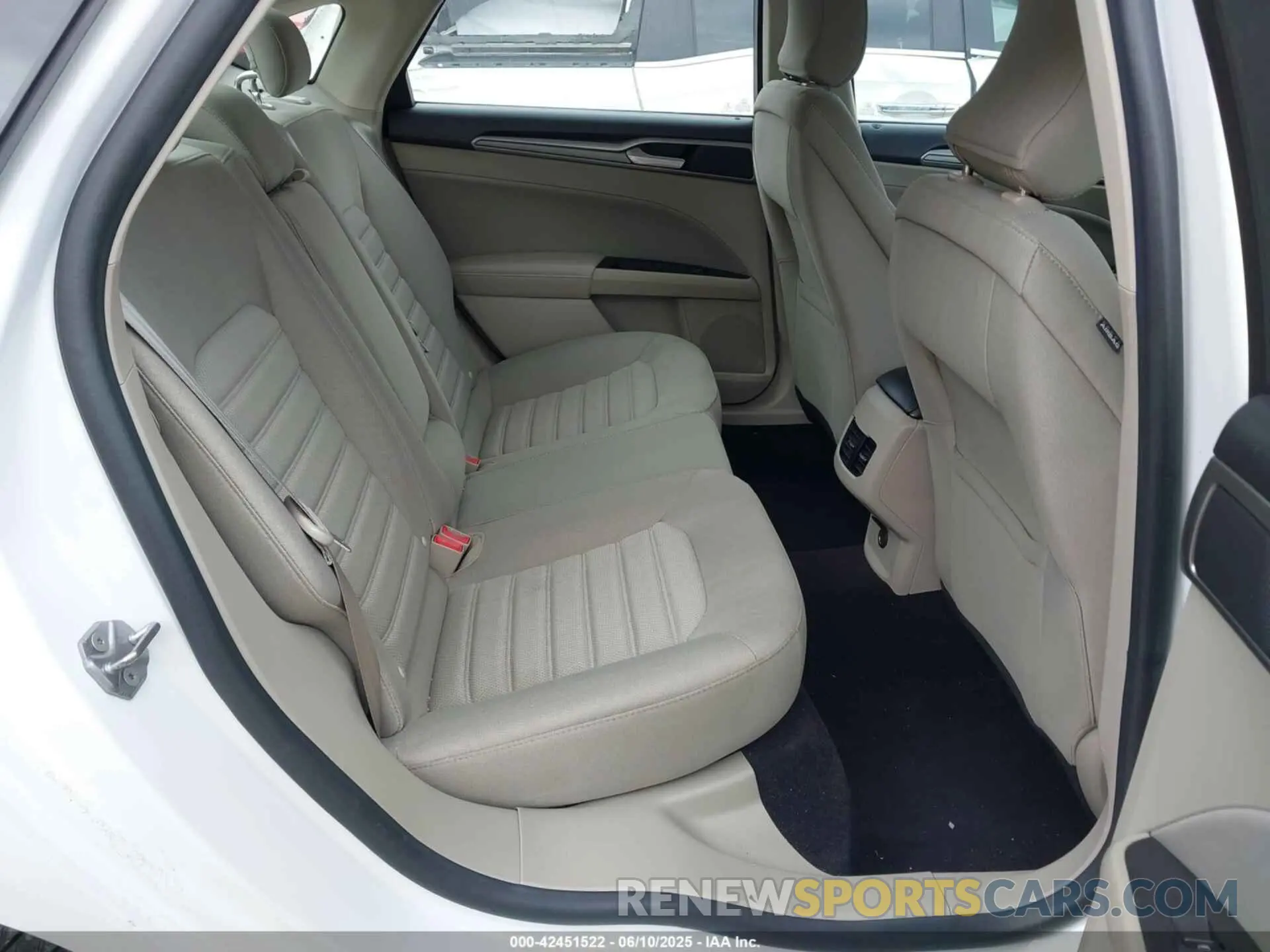 8 Photograph of a damaged car 3FA6P0LU1KR137574 FORD FUSION HYBRID 2019