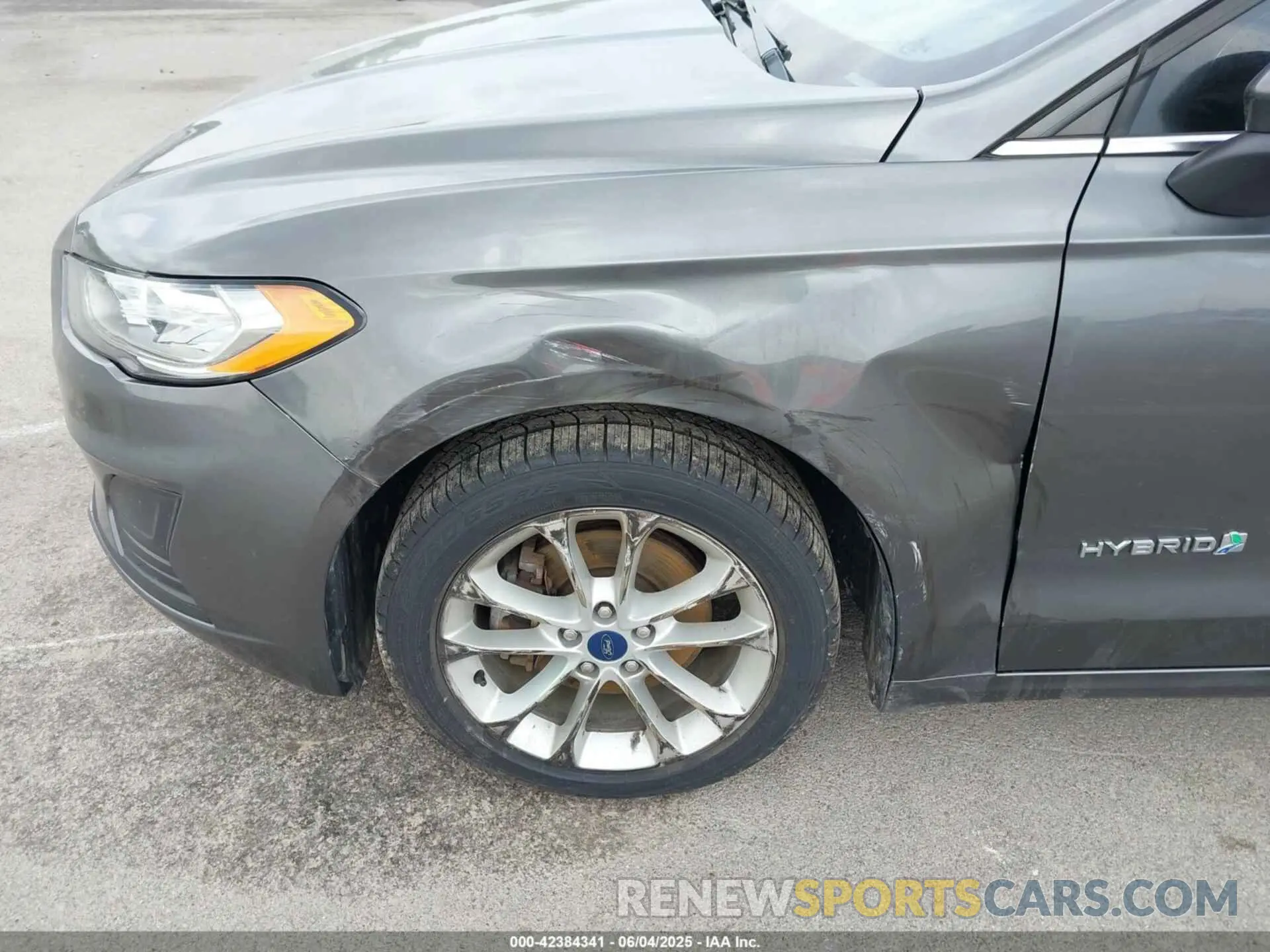 17 Photograph of a damaged car 3FA6P0LU1KR143939 FORD FUSION HYBRID 2019