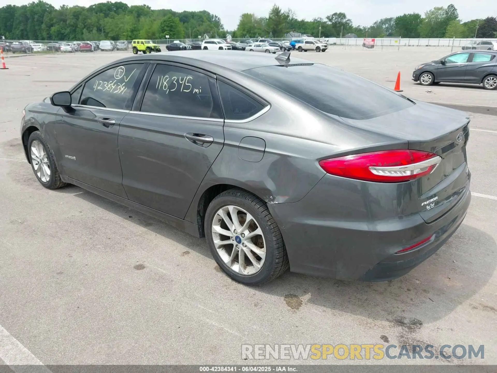 3 Photograph of a damaged car 3FA6P0LU1KR143939 FORD FUSION HYBRID 2019