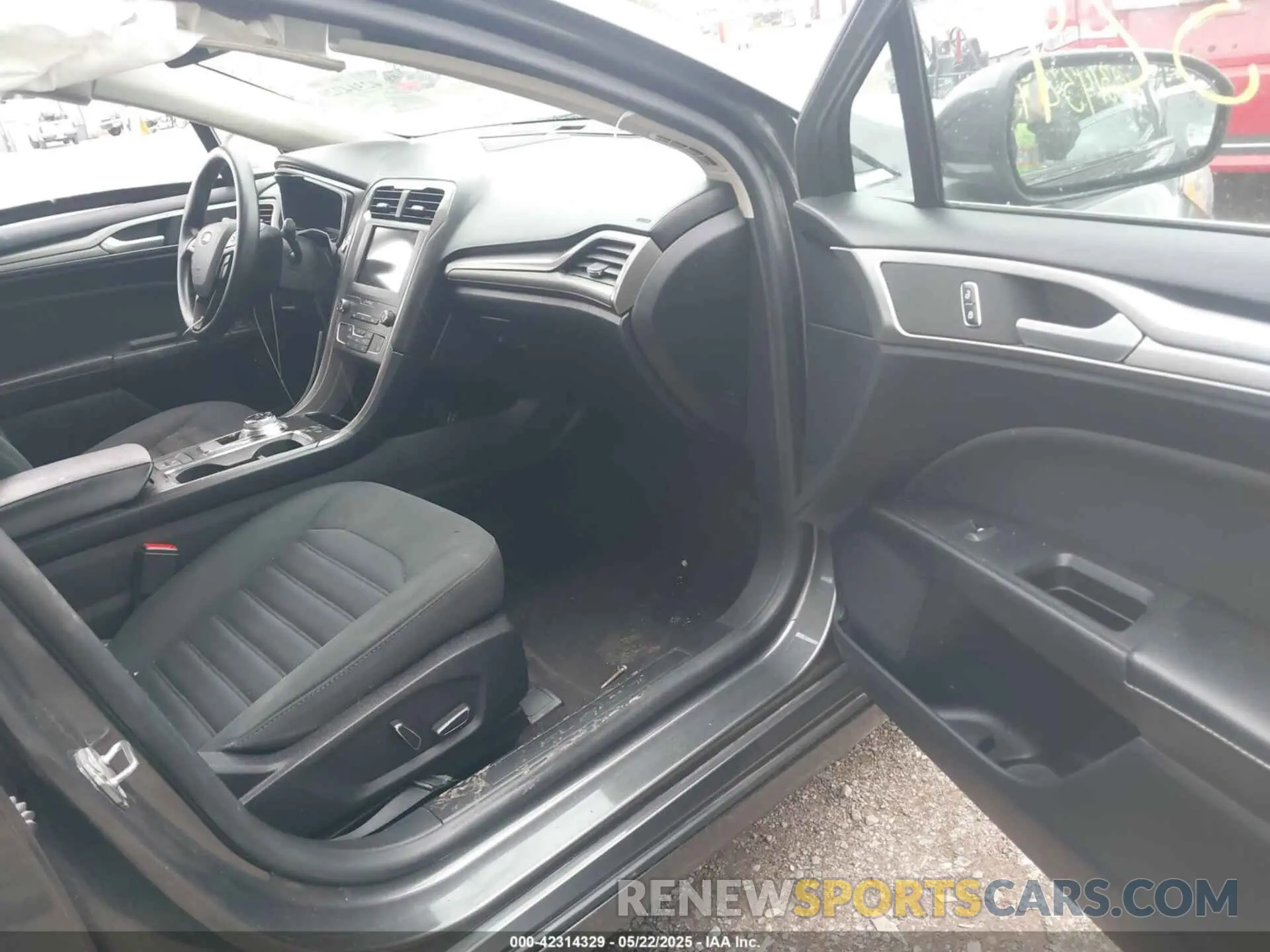 5 Photograph of a damaged car 3FA6P0LU1KR154794 FORD FUSION HYBRID 2019