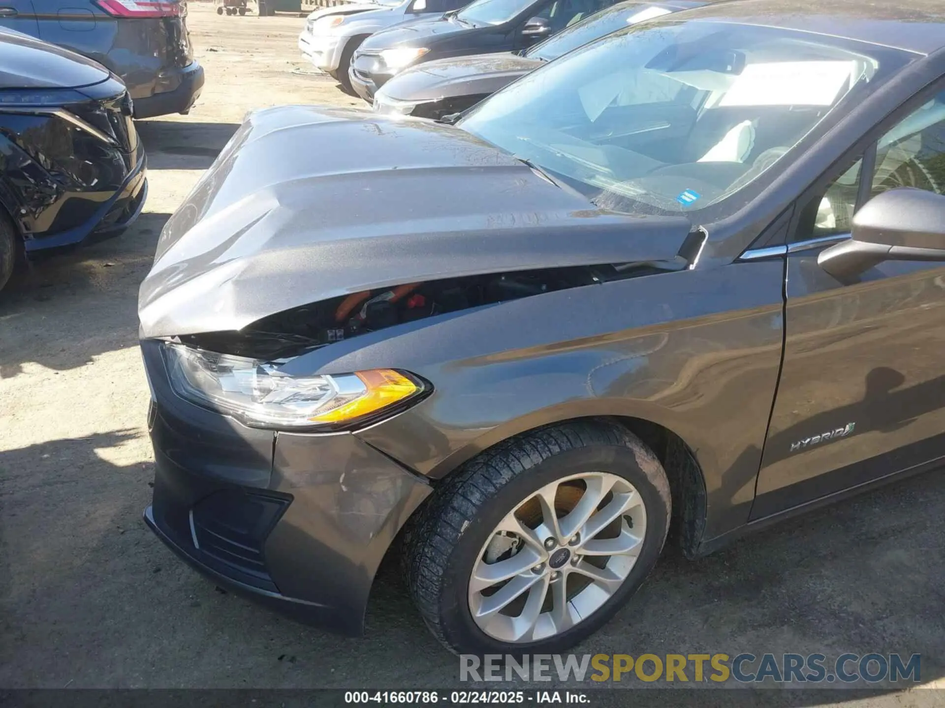 18 Photograph of a damaged car 3FA6P0LU1KR235021 FORD FUSION HYBRID 2019