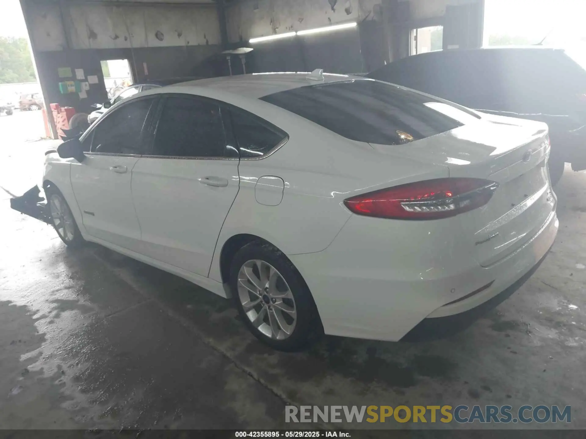 3 Photograph of a damaged car 3FA6P0LU2KR189926 FORD FUSION HYBRID 2019