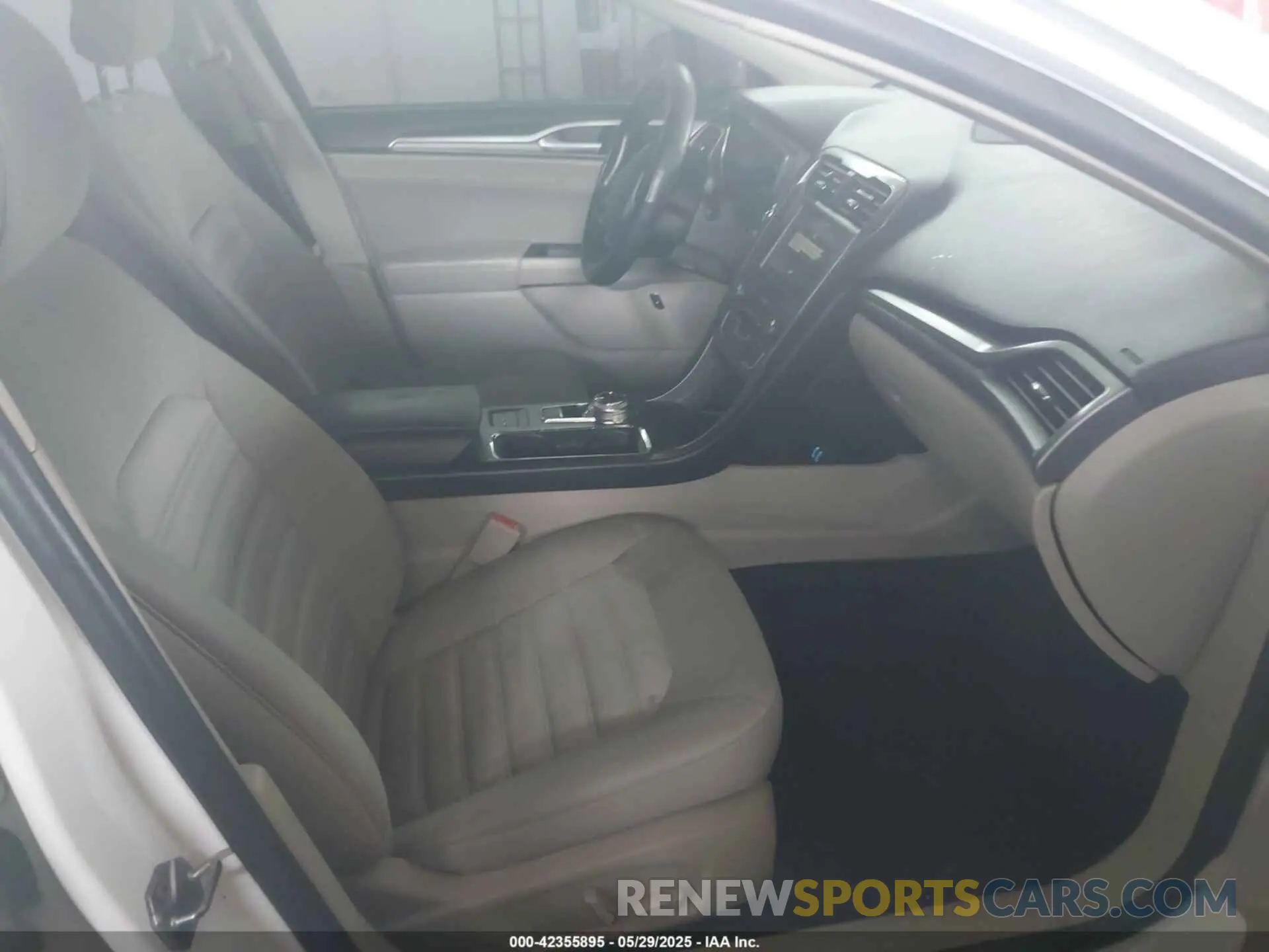 5 Photograph of a damaged car 3FA6P0LU2KR189926 FORD FUSION HYBRID 2019