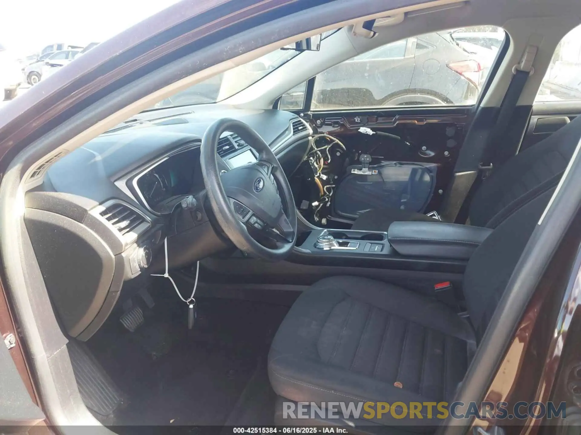 5 Photograph of a damaged car 3FA6P0LU2KR200214 FORD FUSION HYBRID 2019