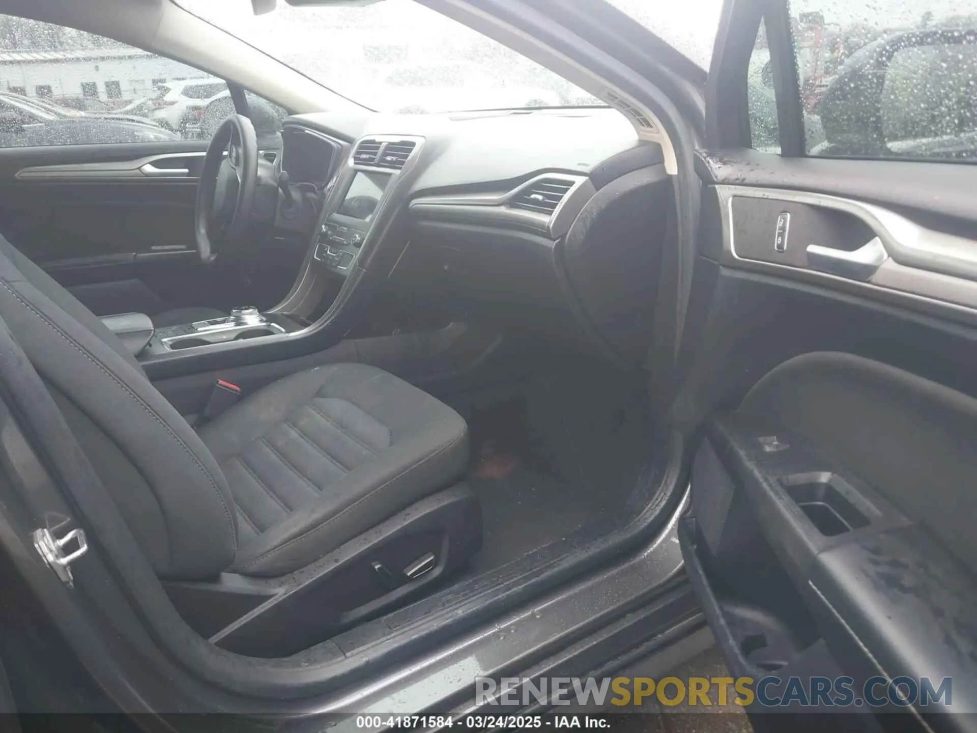 5 Photograph of a damaged car 3FA6P0LU2KR200262 FORD FUSION HYBRID 2019