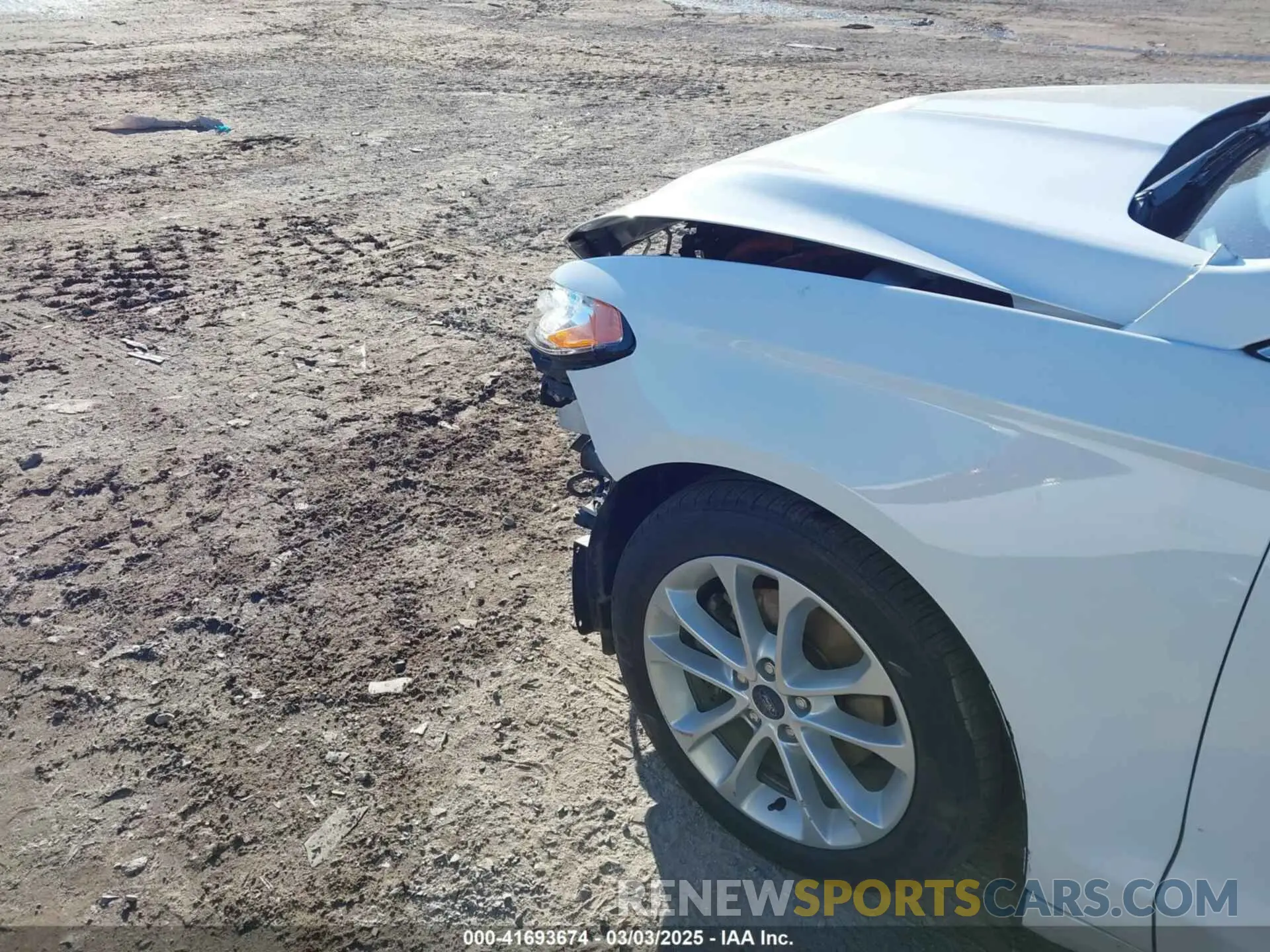 6 Photograph of a damaged car 3FA6P0LU2KR222584 FORD FUSION HYBRID 2019