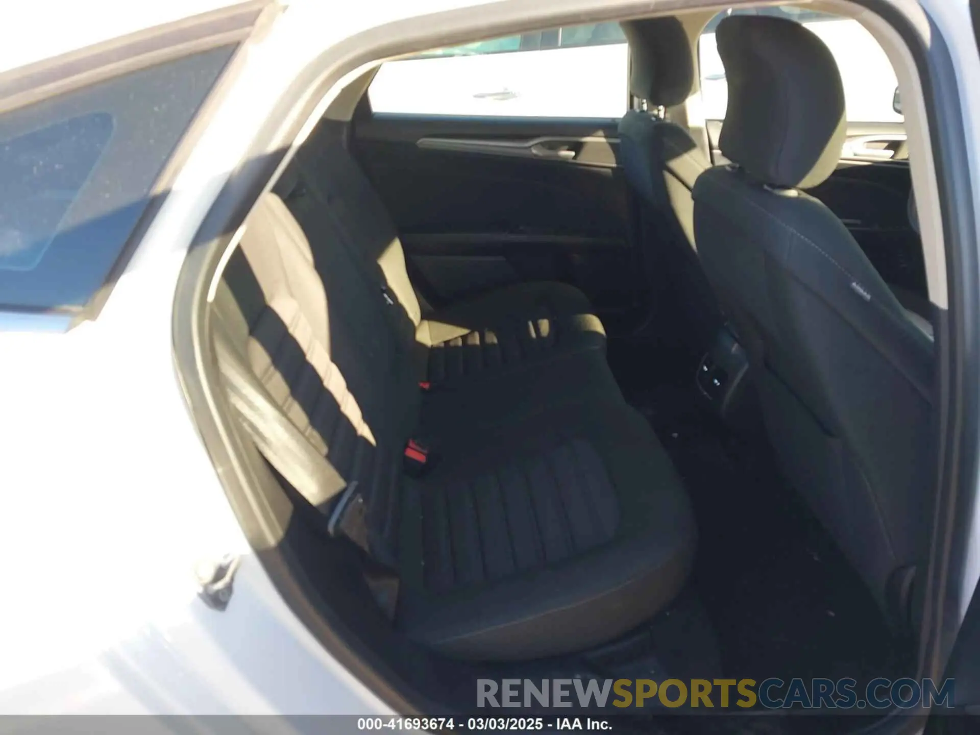 8 Photograph of a damaged car 3FA6P0LU2KR222584 FORD FUSION HYBRID 2019
