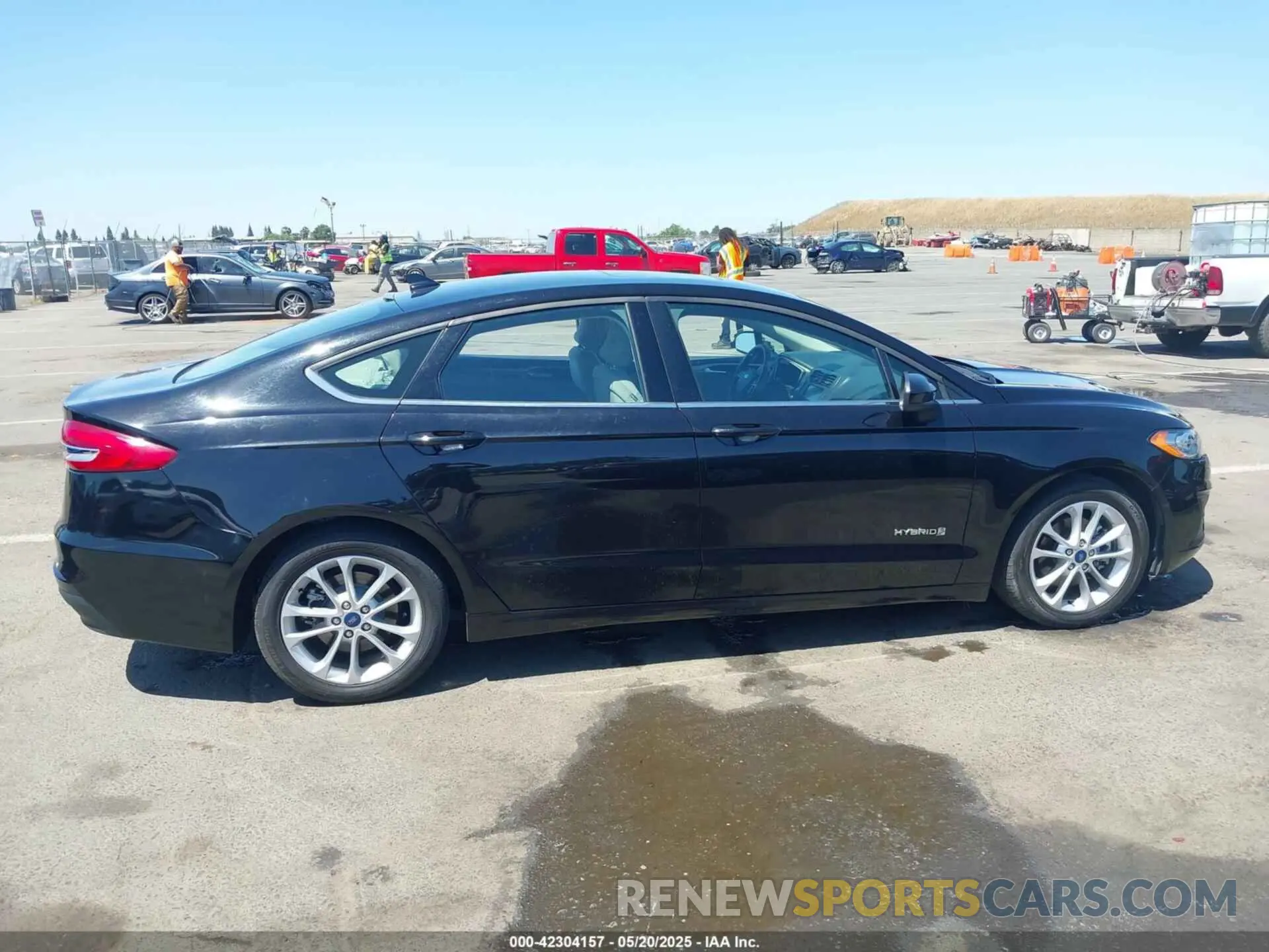 13 Photograph of a damaged car 3FA6P0LU2KR262227 FORD FUSION HYBRID 2019