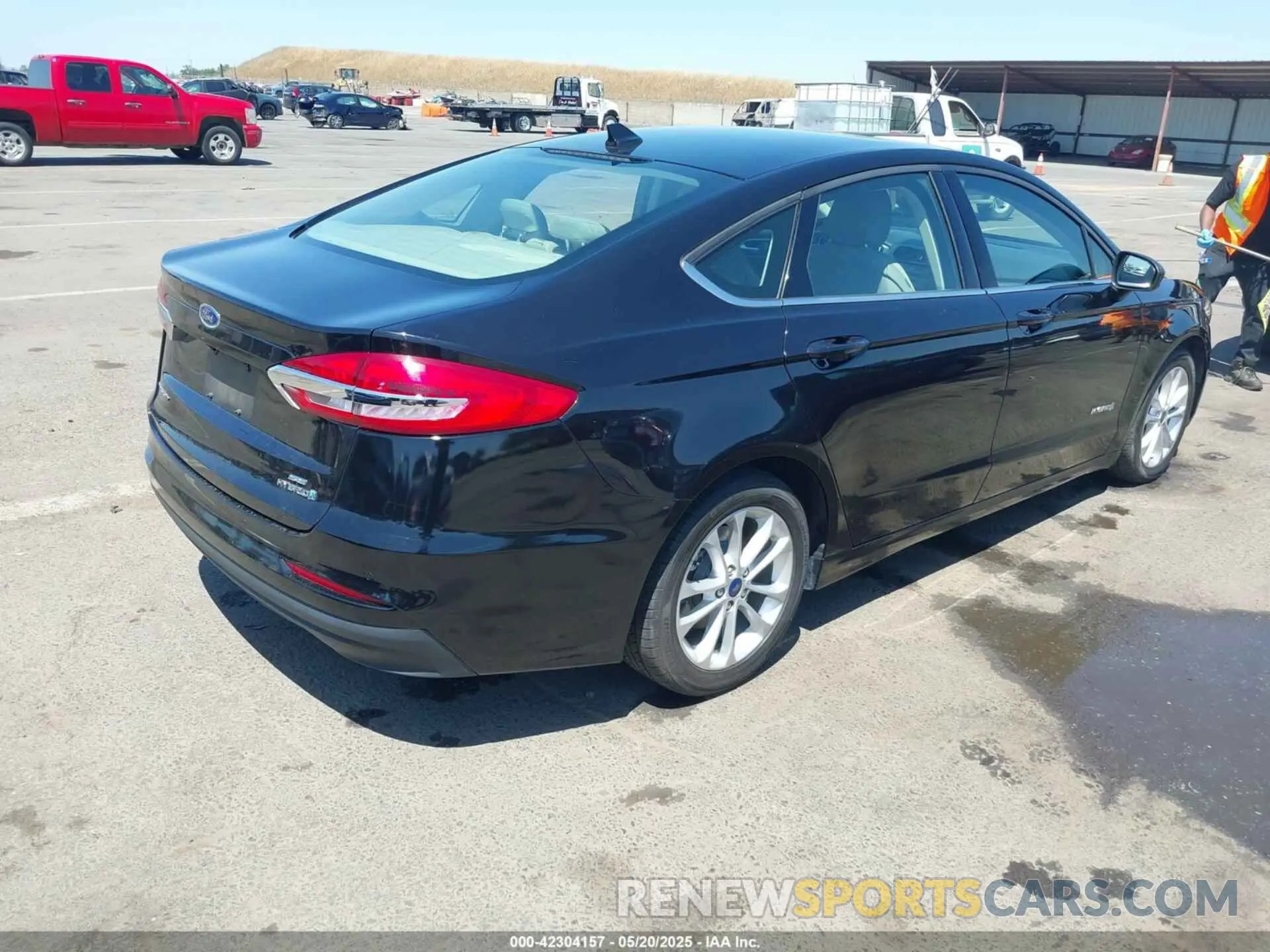 4 Photograph of a damaged car 3FA6P0LU2KR262227 FORD FUSION HYBRID 2019