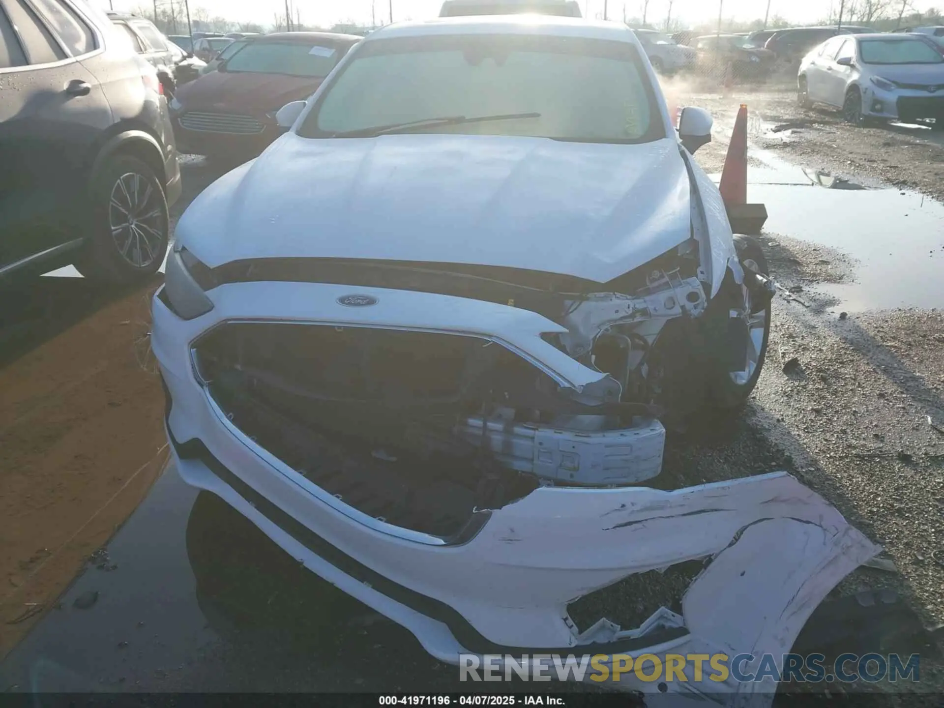 13 Photograph of a damaged car 3FA6P0LU3KR106021 FORD FUSION HYBRID 2019