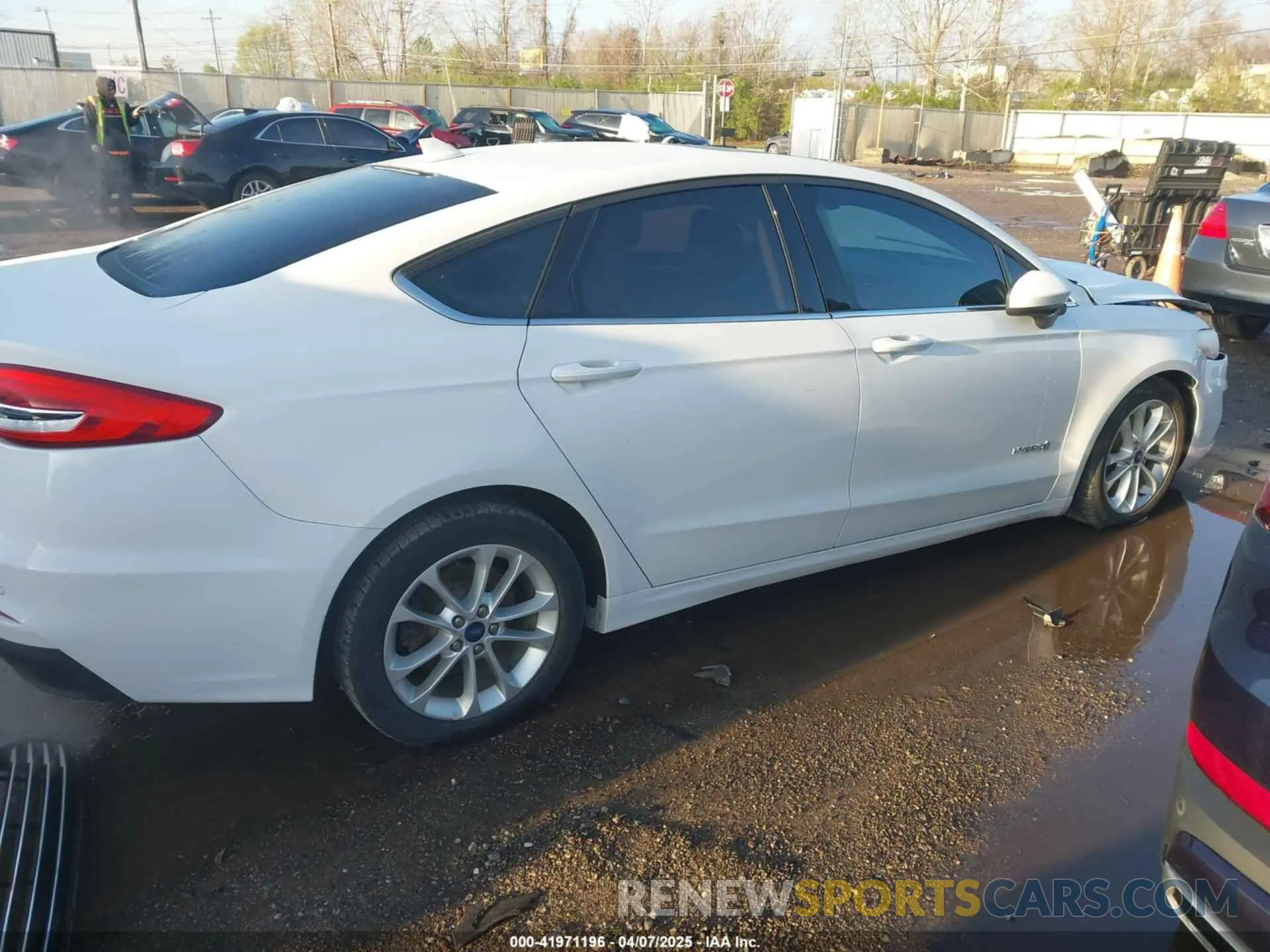 14 Photograph of a damaged car 3FA6P0LU3KR106021 FORD FUSION HYBRID 2019