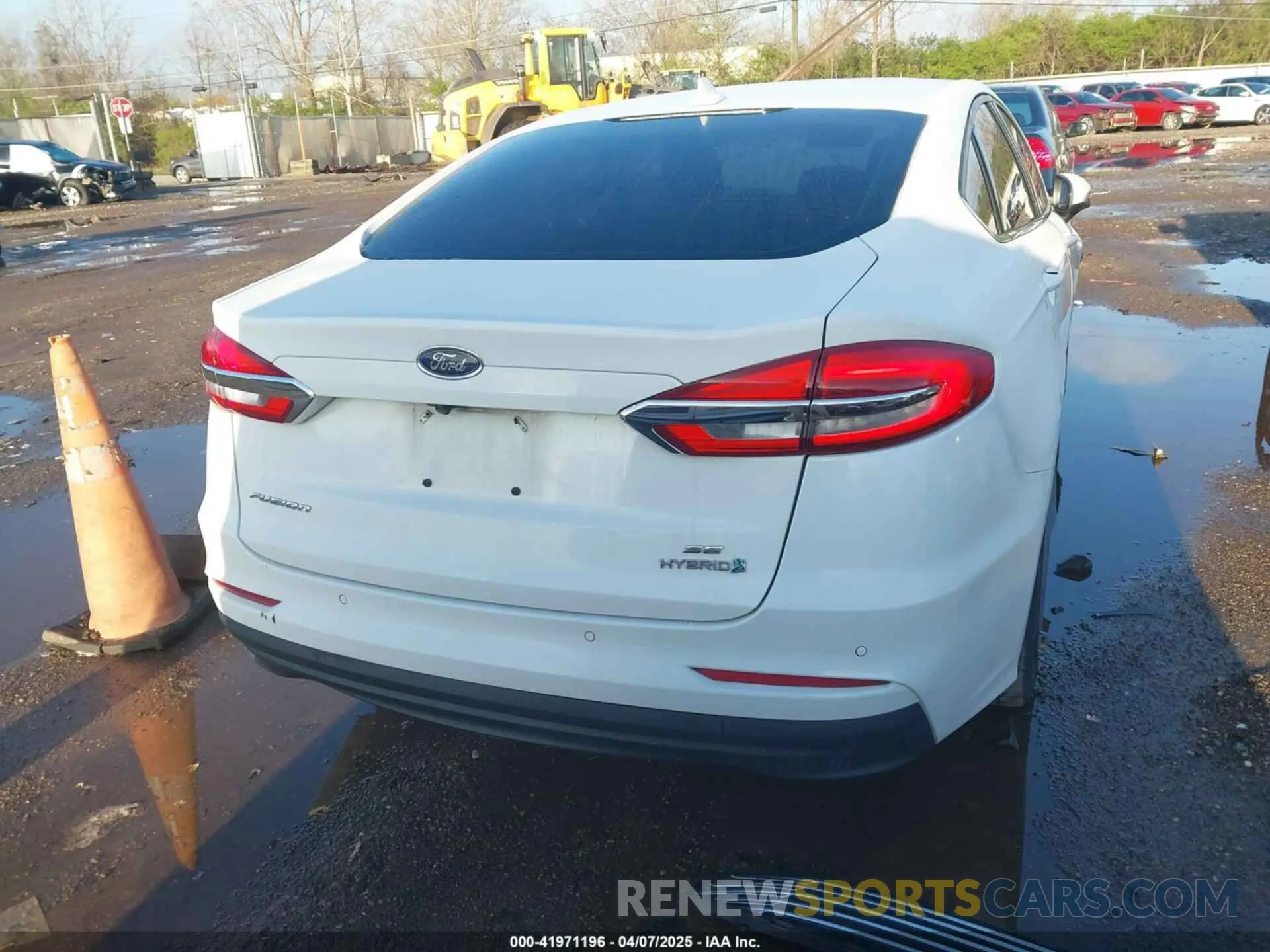 17 Photograph of a damaged car 3FA6P0LU3KR106021 FORD FUSION HYBRID 2019