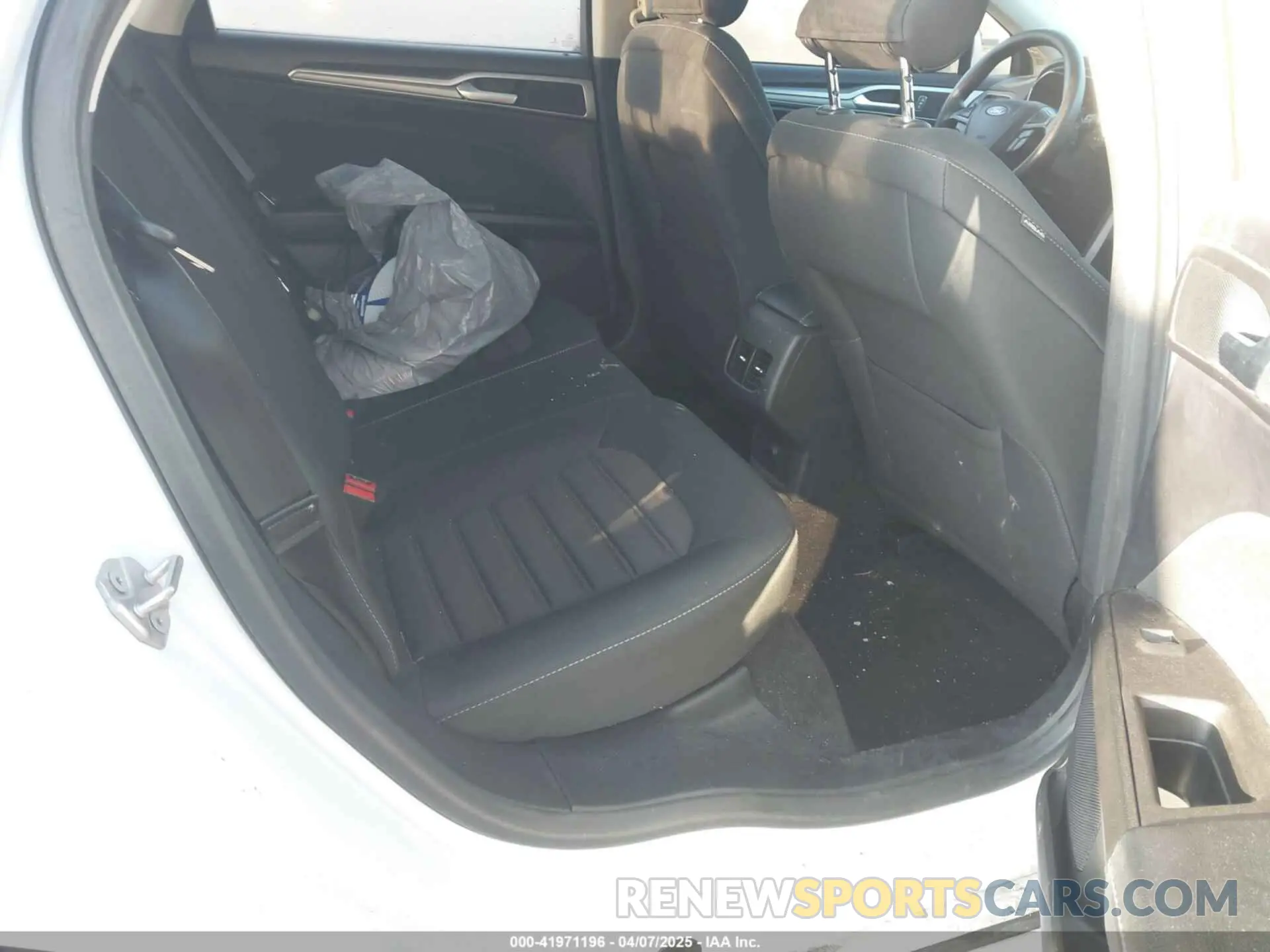 8 Photograph of a damaged car 3FA6P0LU3KR106021 FORD FUSION HYBRID 2019