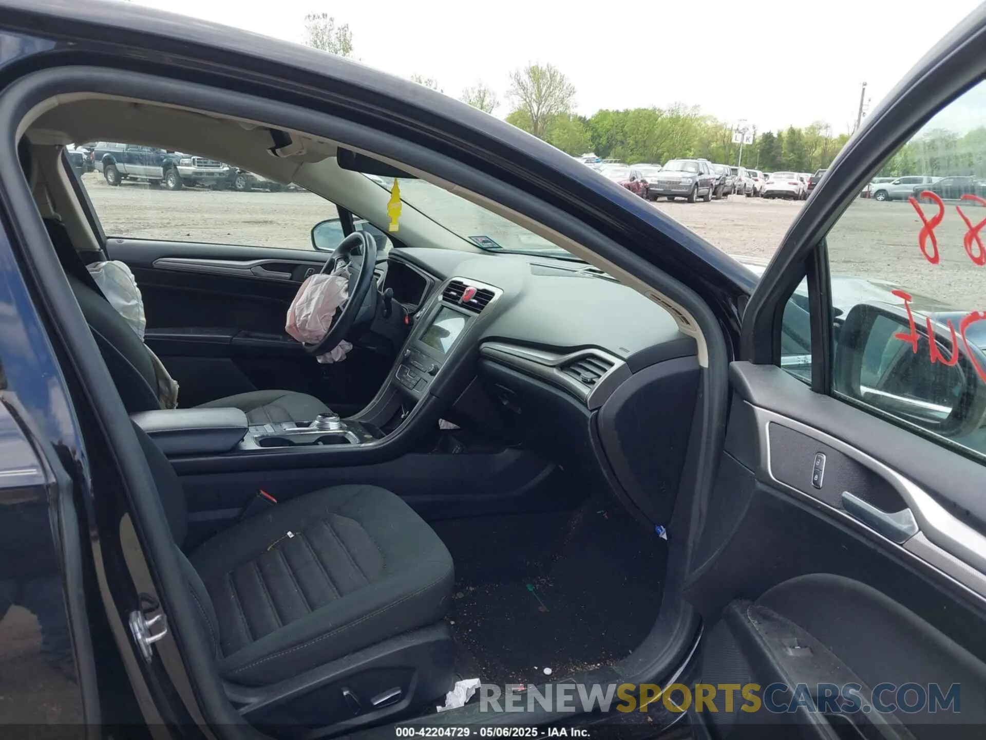 5 Photograph of a damaged car 3FA6P0LU3KR117794 FORD FUSION HYBRID 2019