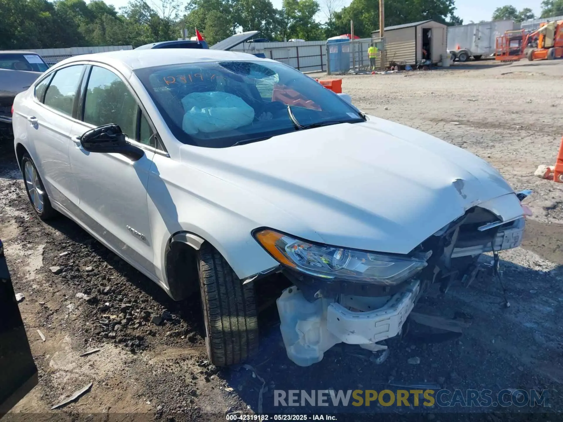1 Photograph of a damaged car 3FA6P0LU3KR182614 FORD FUSION HYBRID 2019