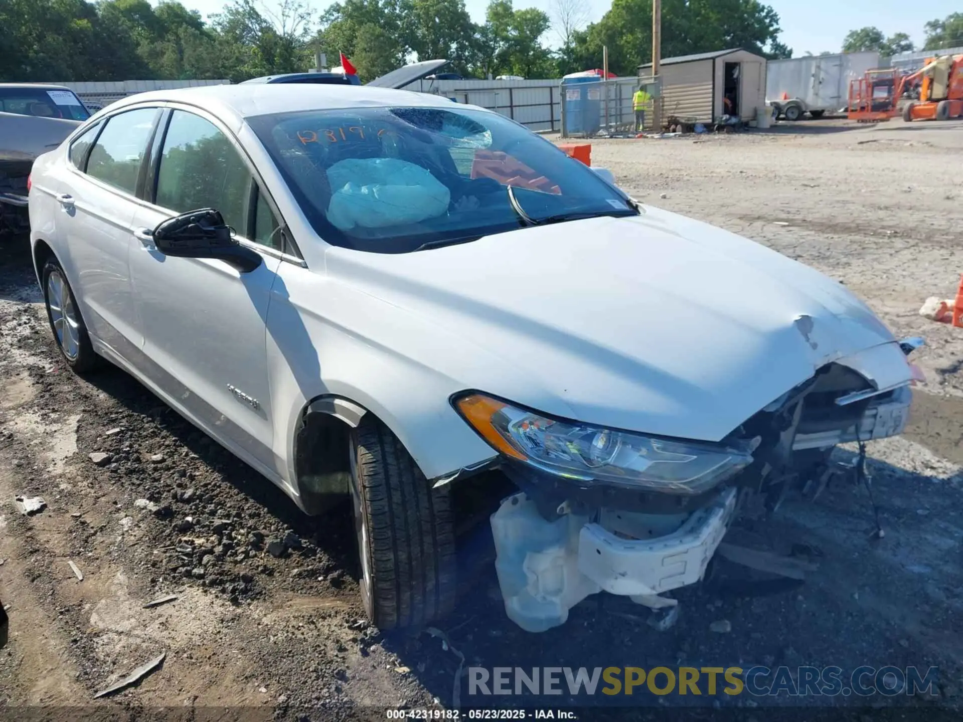 13 Photograph of a damaged car 3FA6P0LU3KR182614 FORD FUSION HYBRID 2019