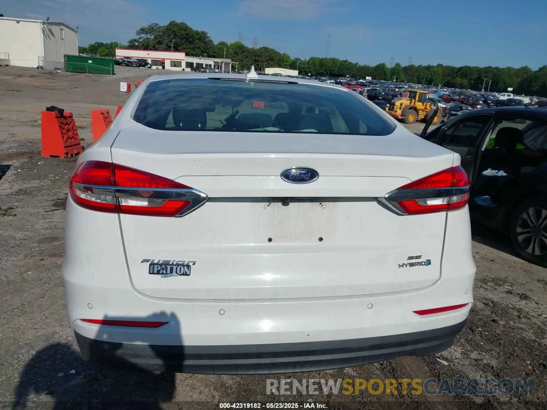 16 Photograph of a damaged car 3FA6P0LU3KR182614 FORD FUSION HYBRID 2019