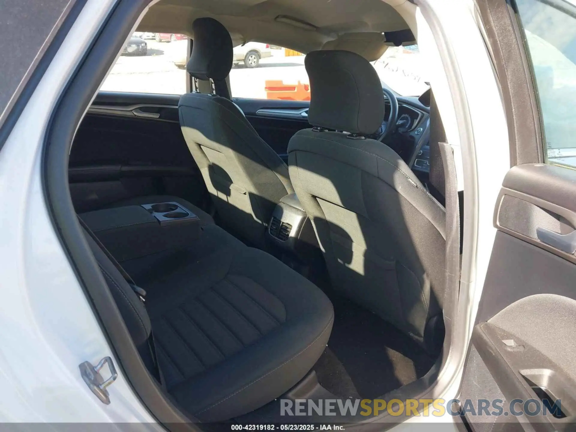 8 Photograph of a damaged car 3FA6P0LU3KR182614 FORD FUSION HYBRID 2019