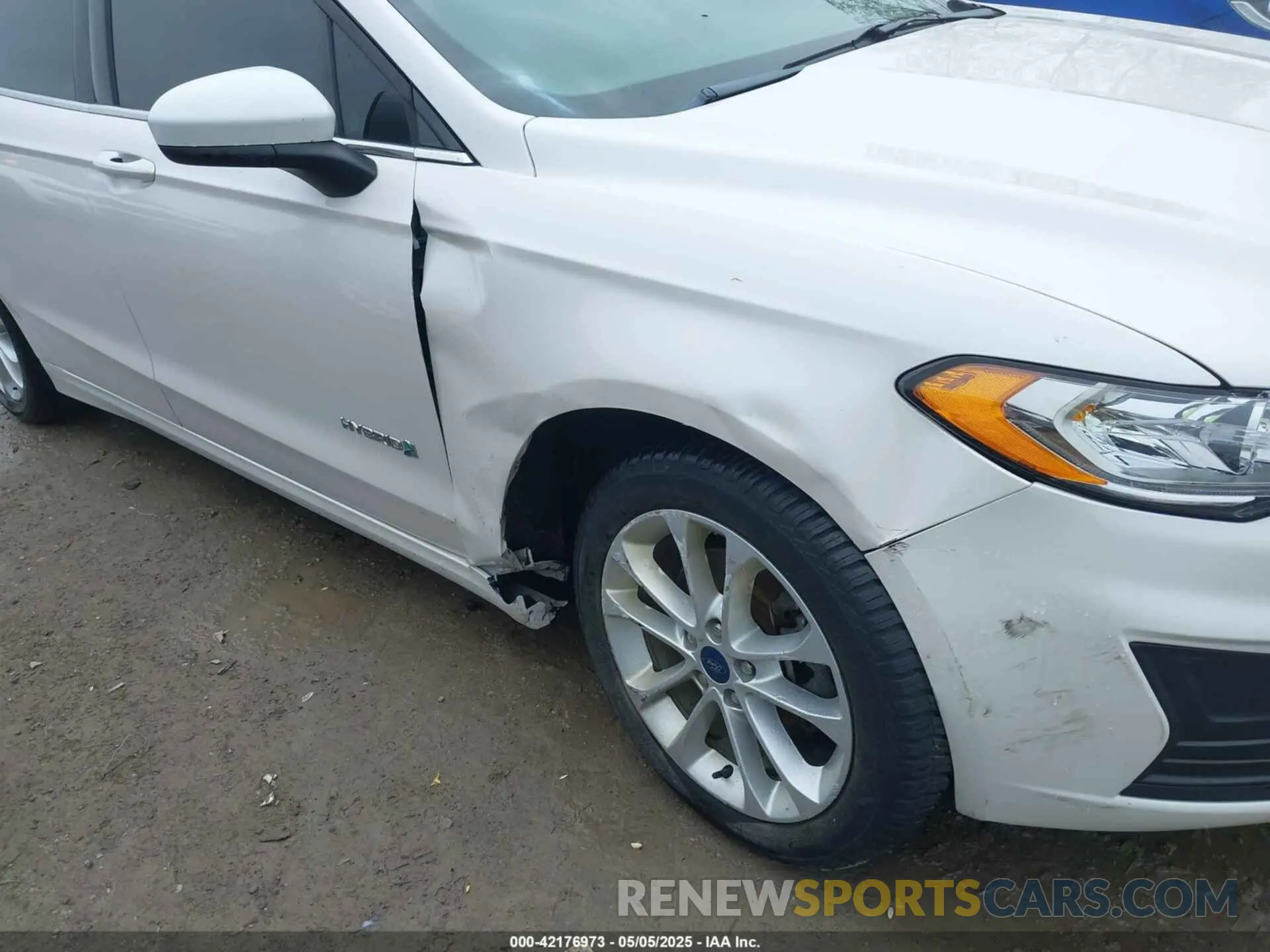 6 Photograph of a damaged car 3FA6P0LU3KR193077 FORD FUSION HYBRID 2019