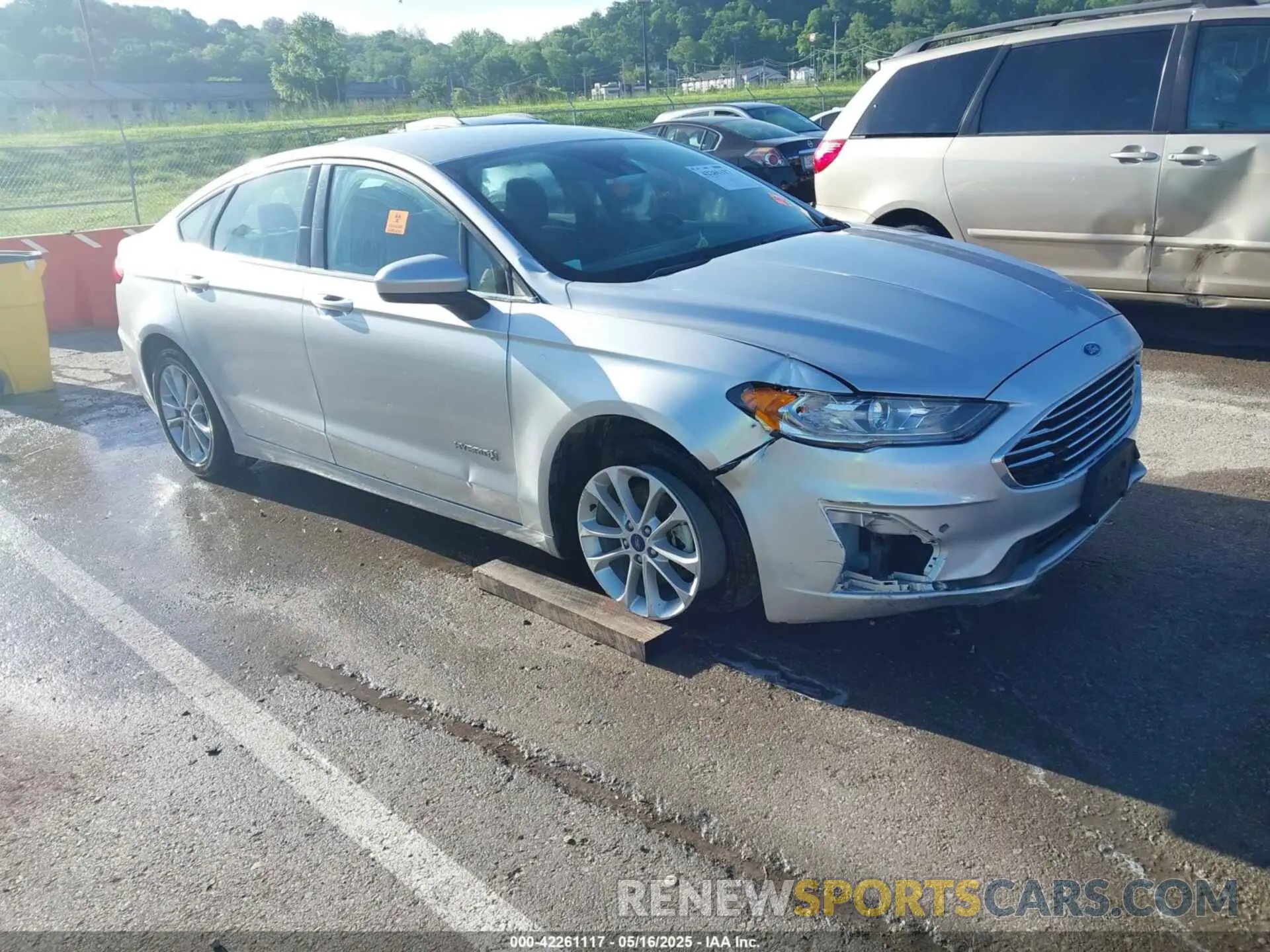 1 Photograph of a damaged car 3FA6P0LU3KR199154 FORD FUSION HYBRID 2019